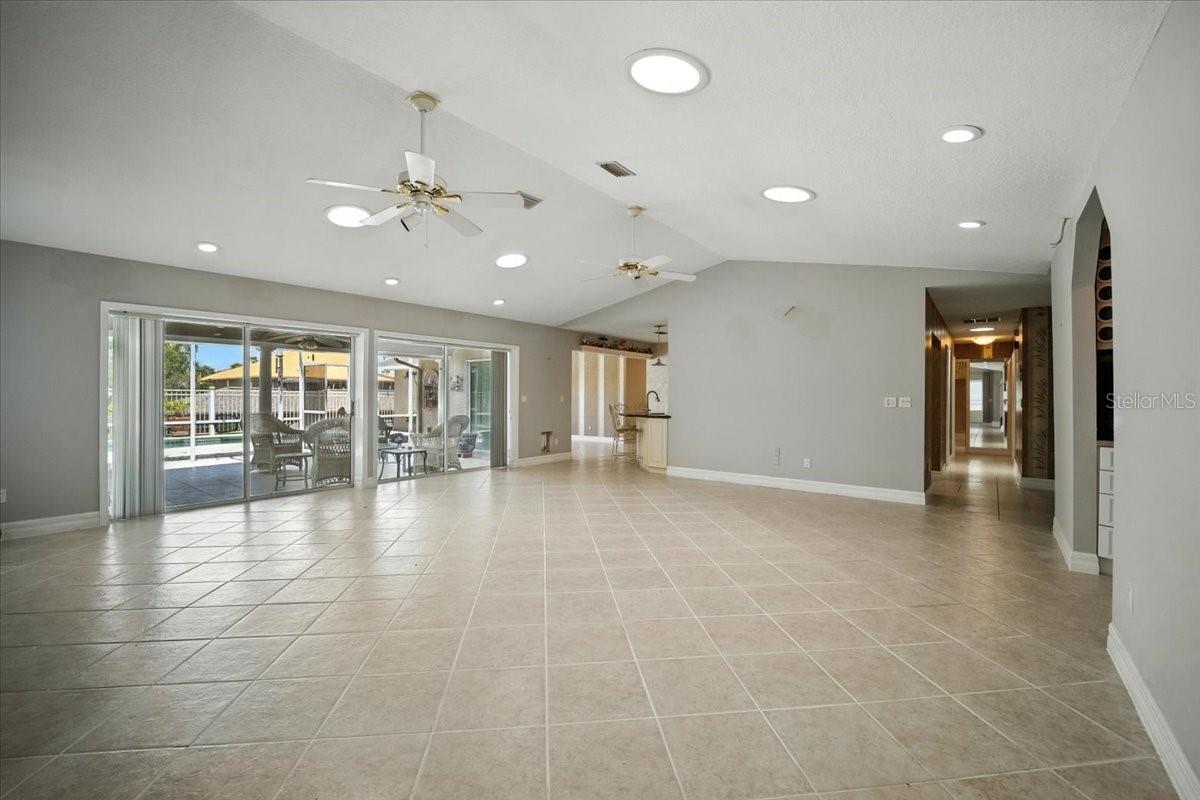 Image 14 of 69 For 13 Cottagegate Court