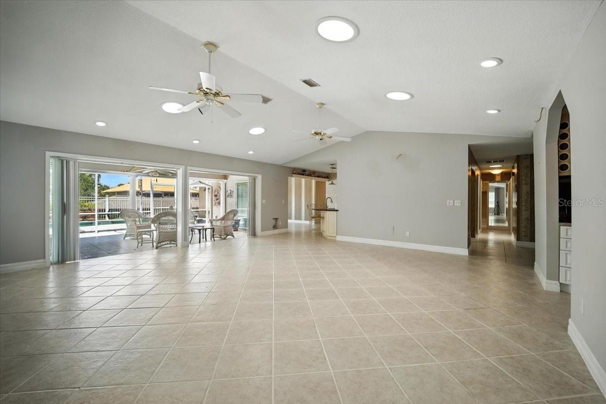 Image 15 of 69 For 13 Cottagegate Court