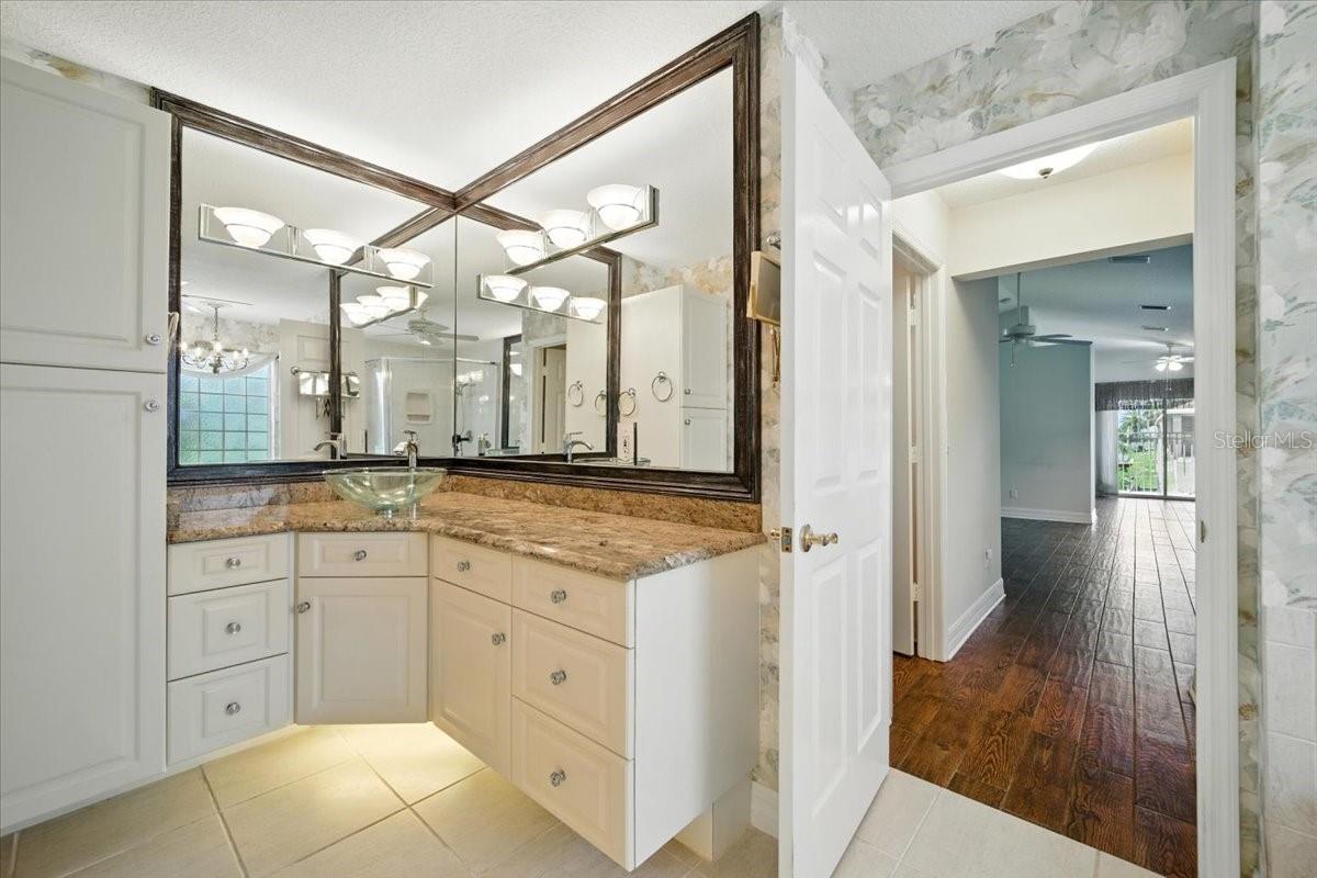 Image 38 of 69 For 13 Cottagegate Court