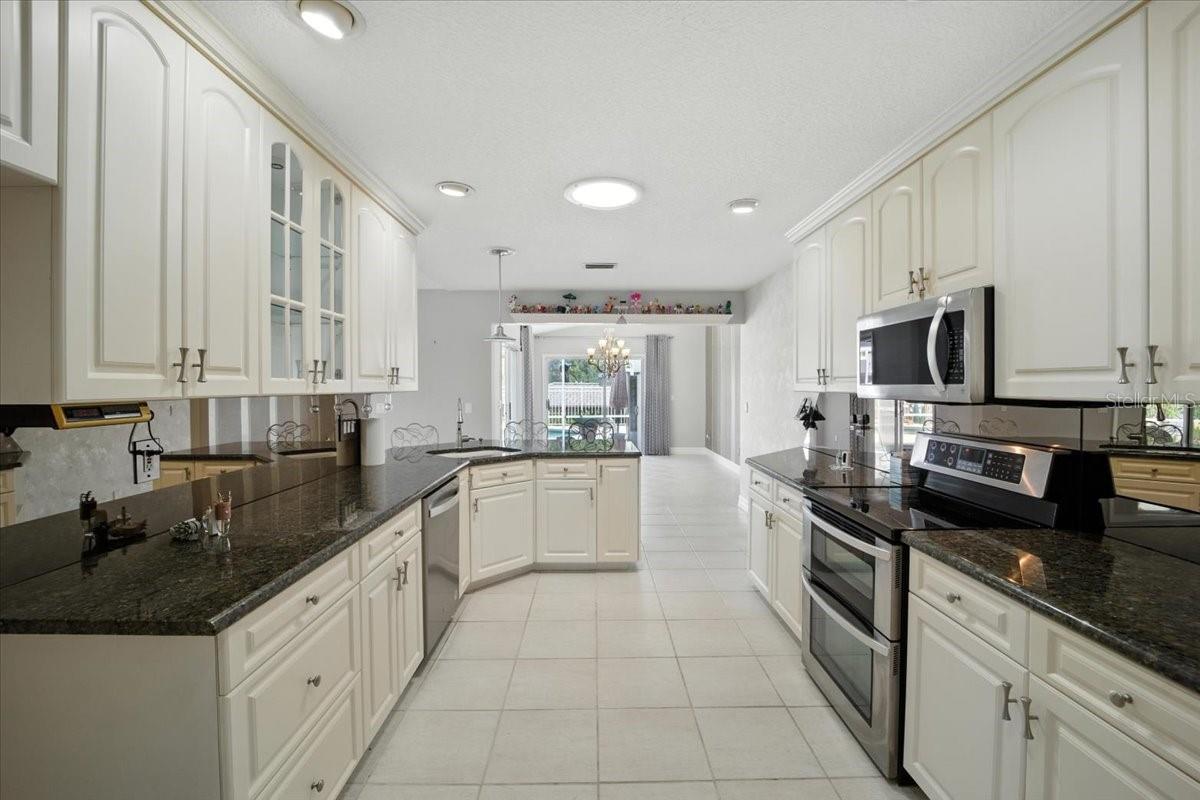 Image 4 of 69 For 13 Cottagegate Court