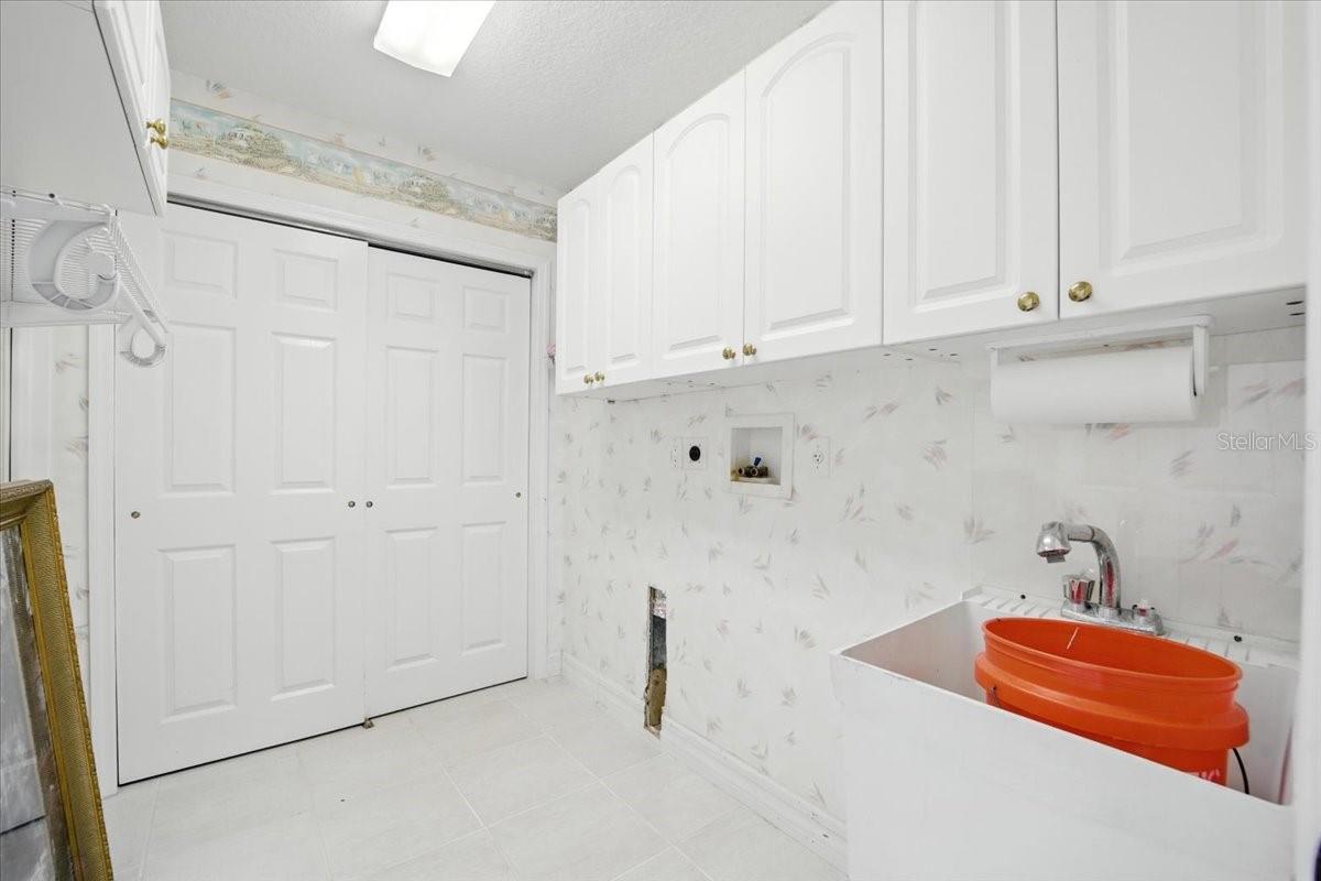 Image 41 of 69 For 13 Cottagegate Court