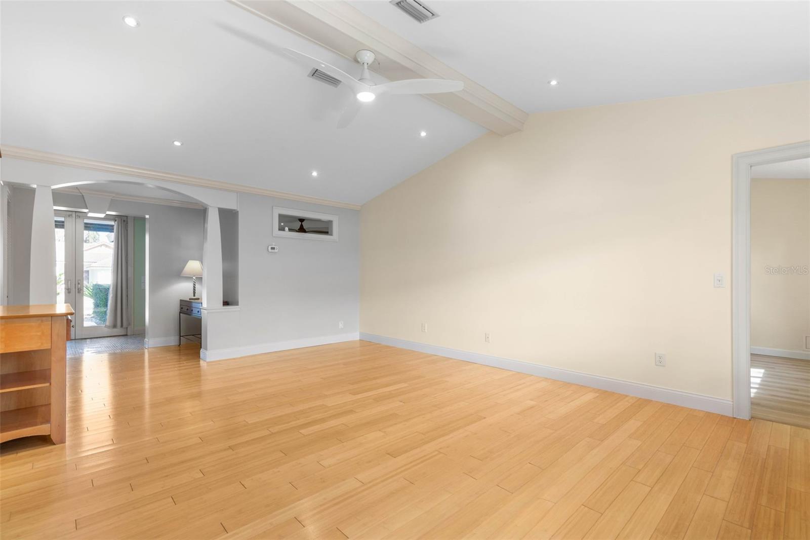 Image 11 of 89 For 322 Wellington Drive