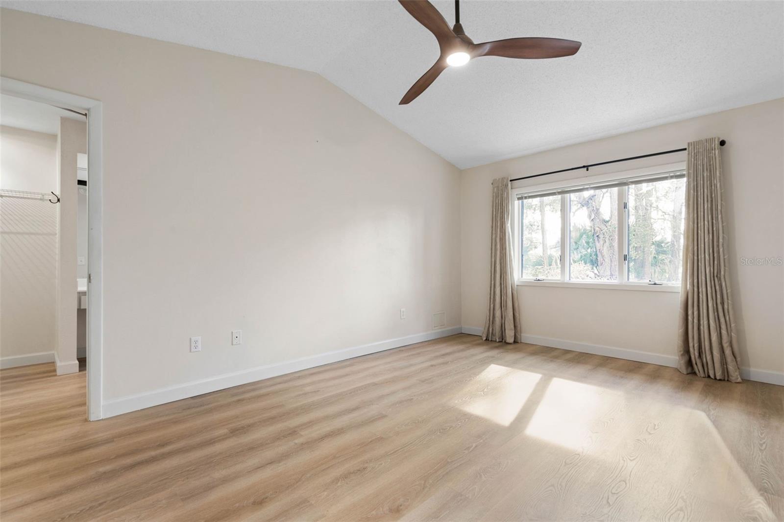 Image 30 of 89 For 322 Wellington Drive