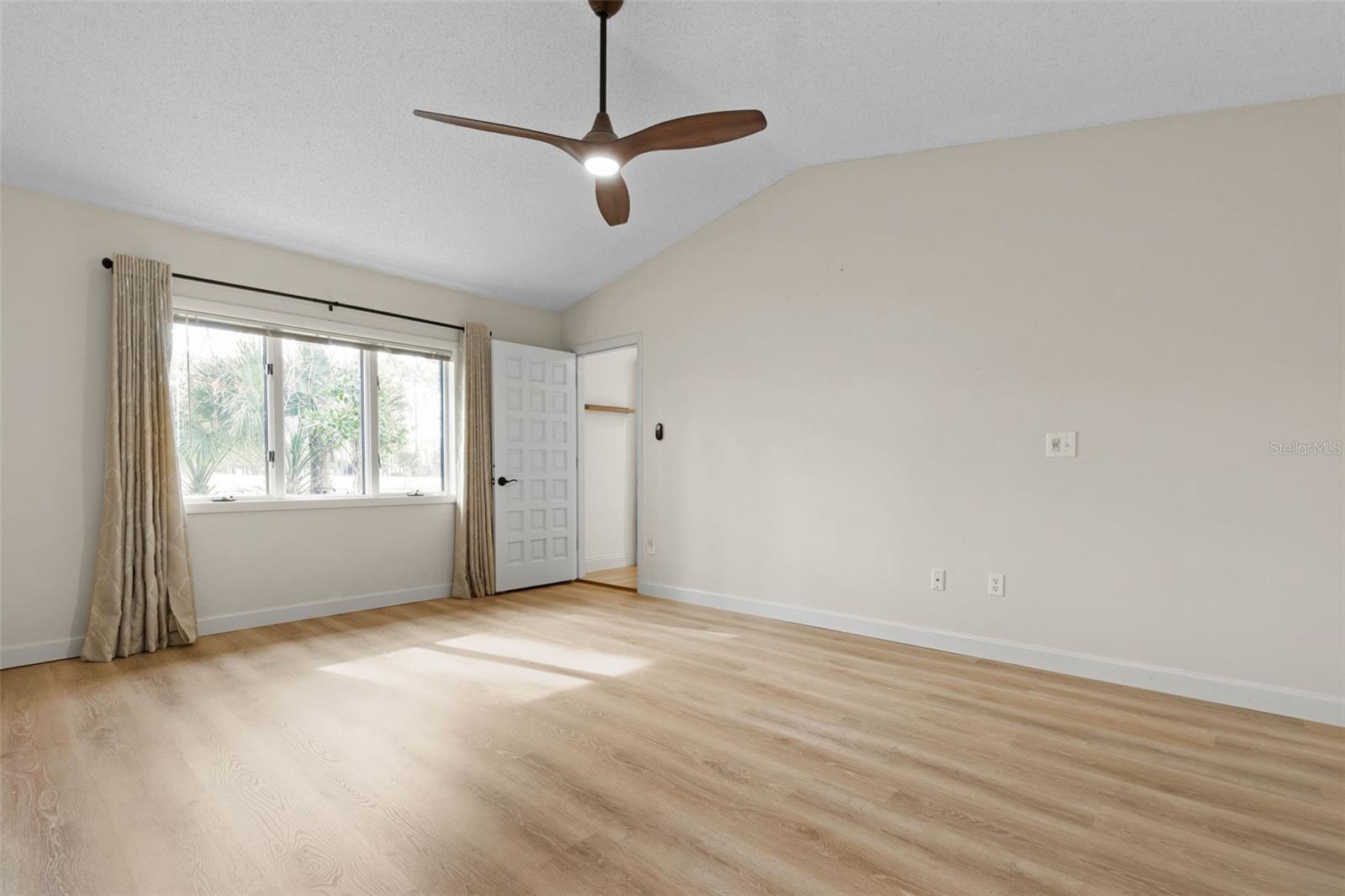 Image 31 of 89 For 322 Wellington Drive