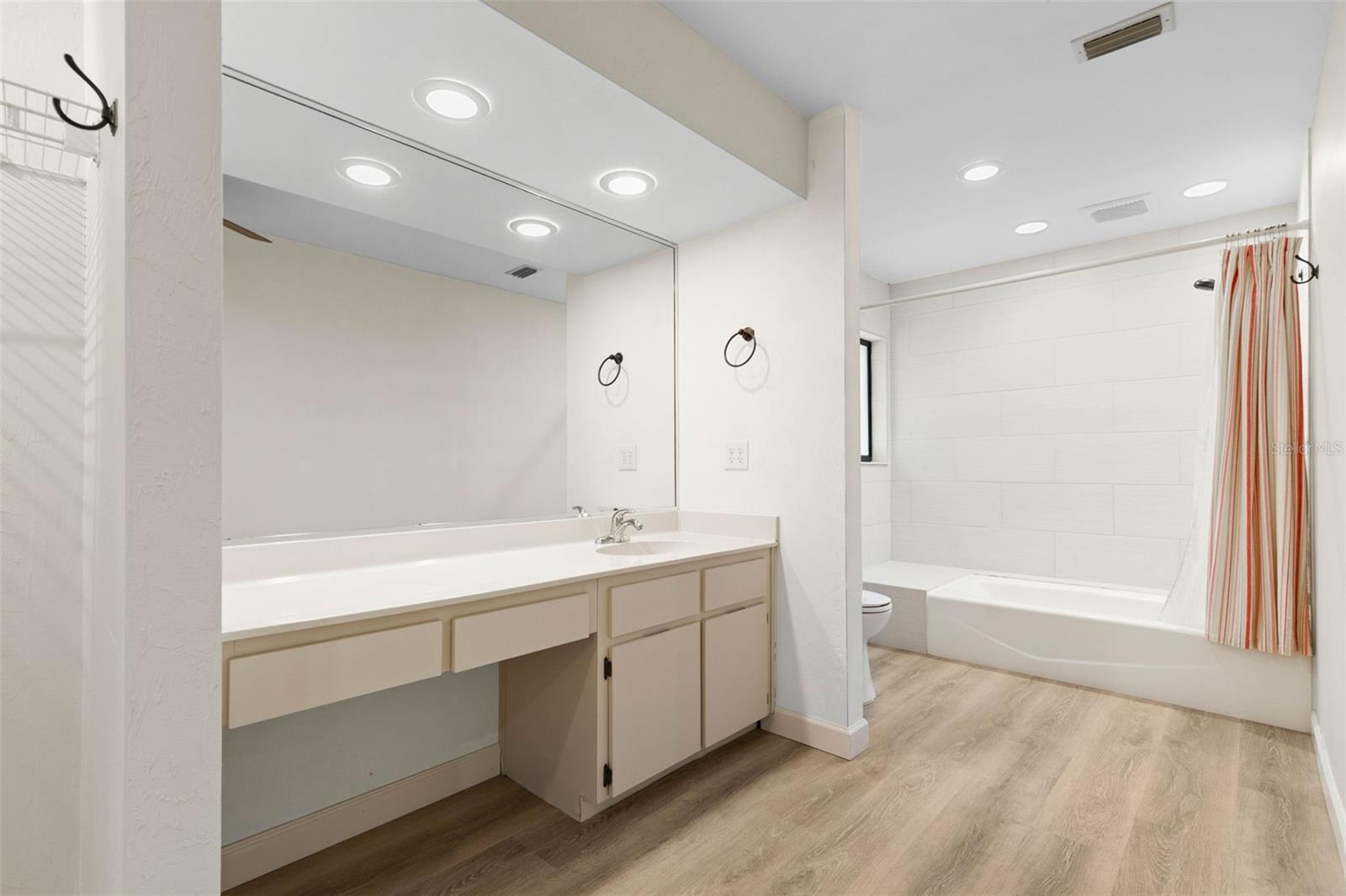 Image 32 of 89 For 322 Wellington Drive