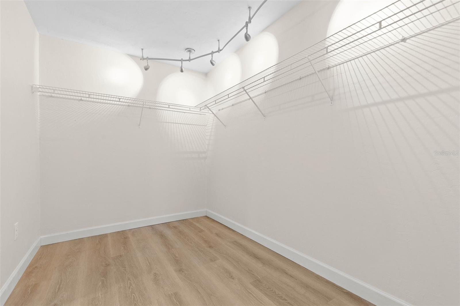 Image 35 of 89 For 322 Wellington Drive