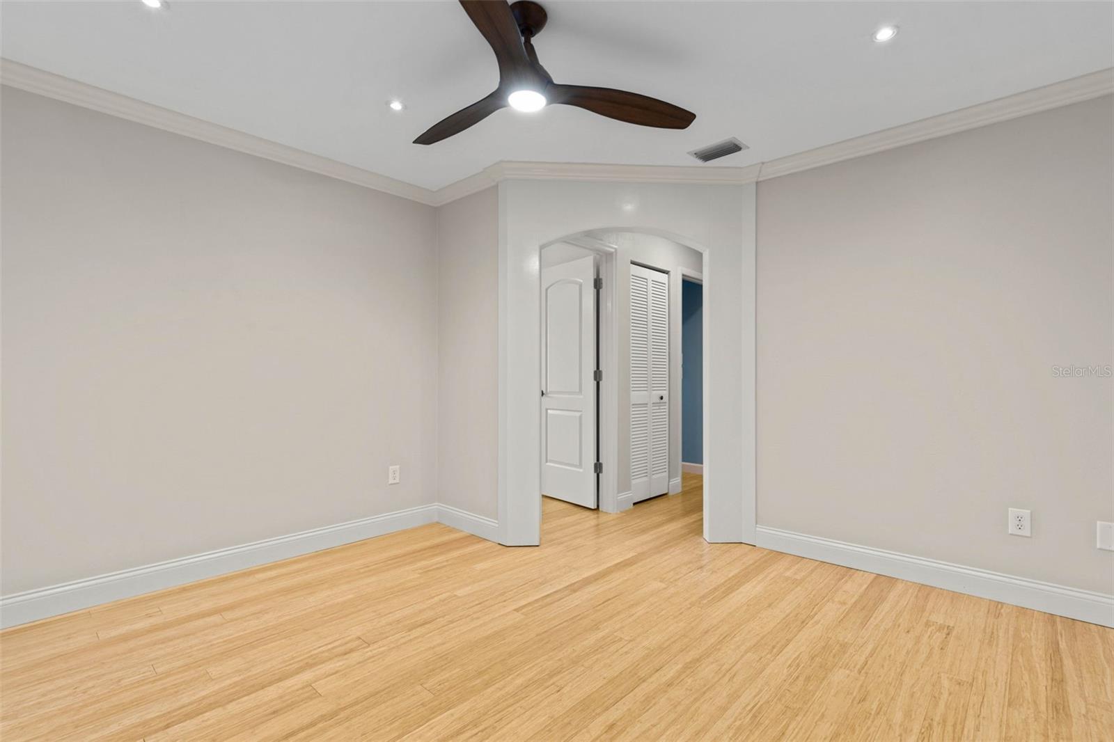 Image 39 of 89 For 322 Wellington Drive