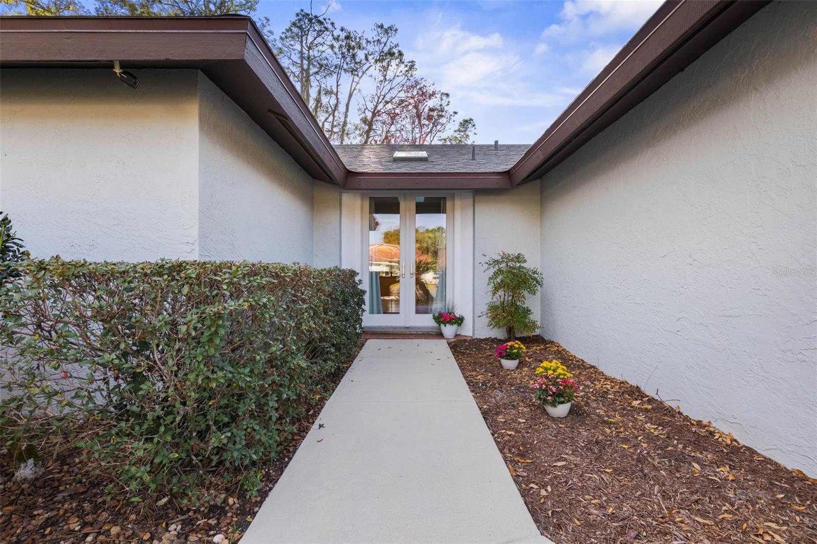 Image 4 of 89 For 322 Wellington Drive