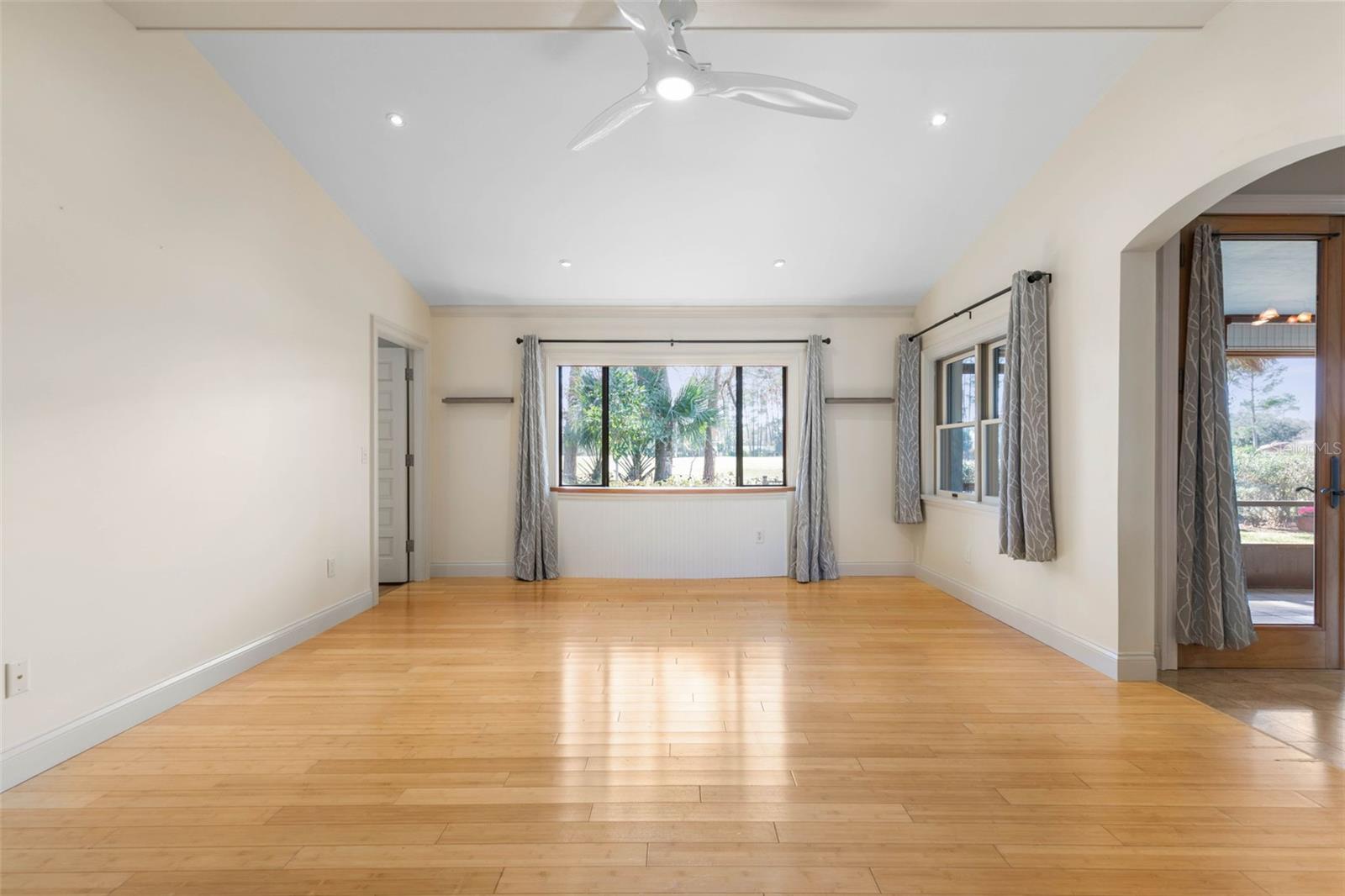 Image 8 of 89 For 322 Wellington Drive