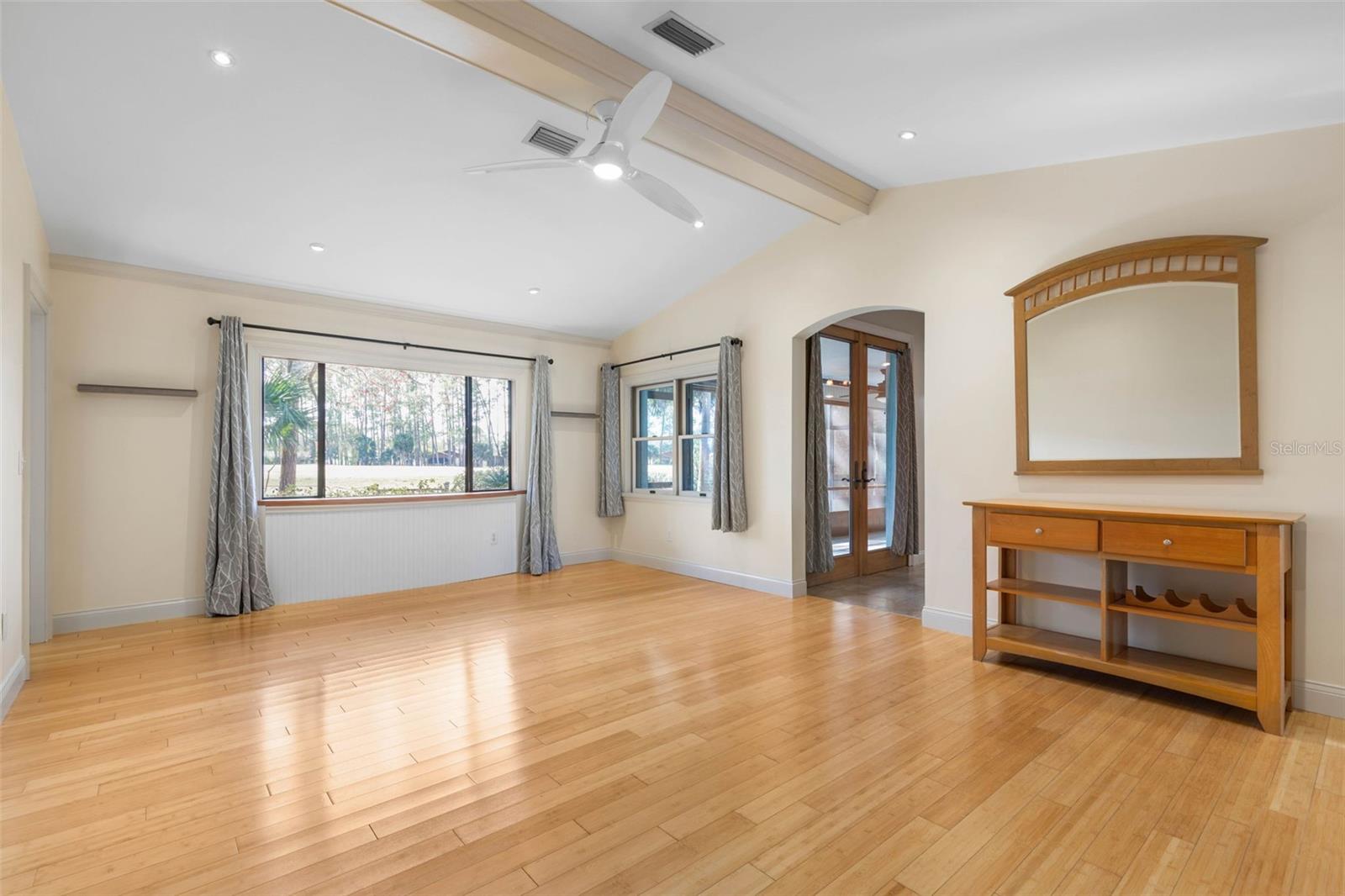 Image 9 of 89 For 322 Wellington Drive