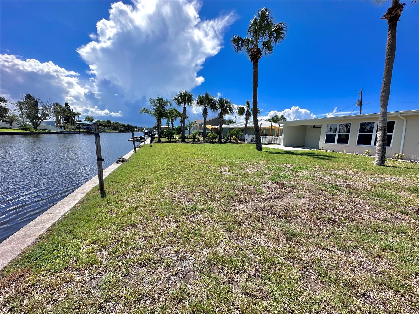 Image 20 of 21 For 360 Palm Circle