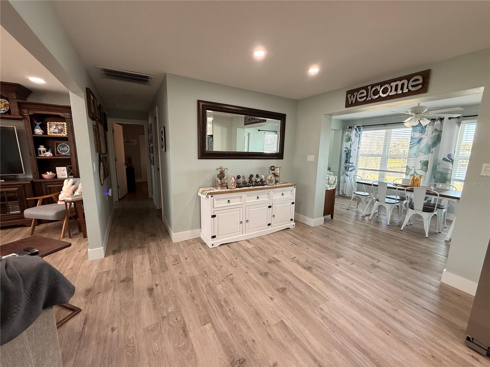 Image 6 of 21 For 360 Palm Circle