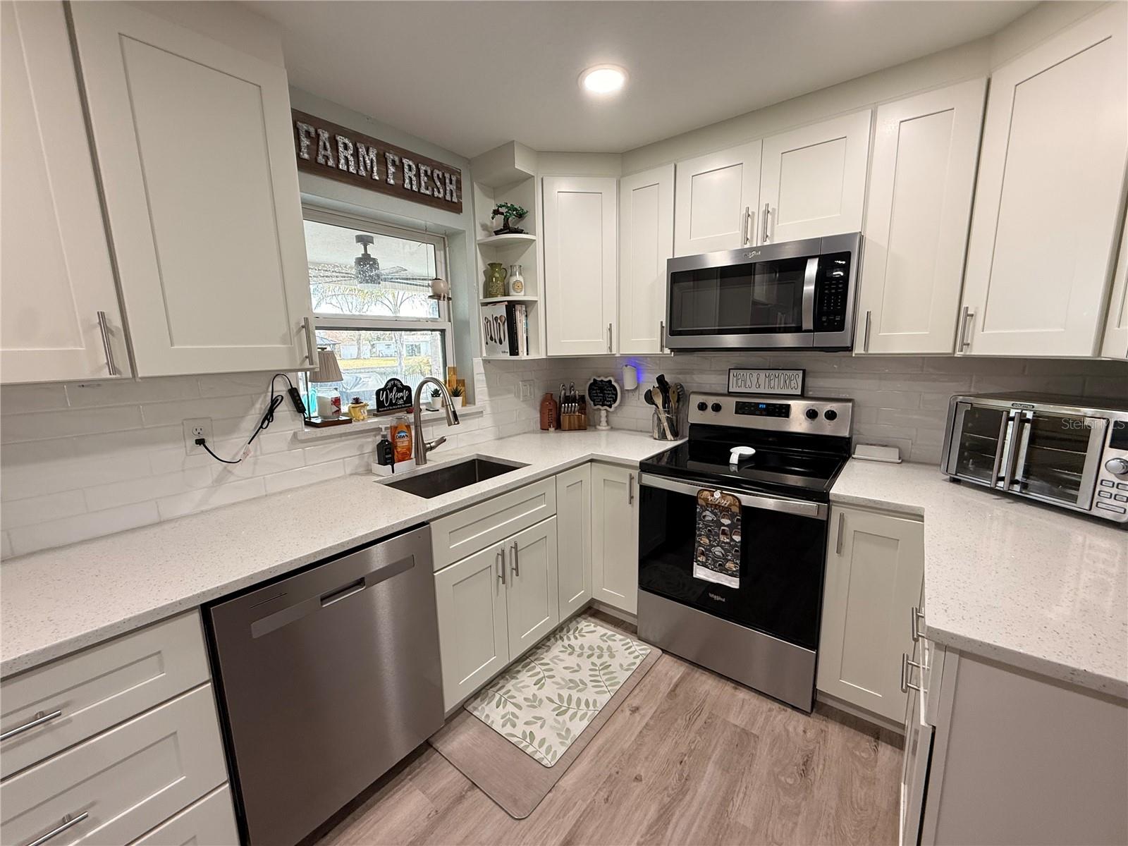 Image 8 of 21 For 360 Palm Circle