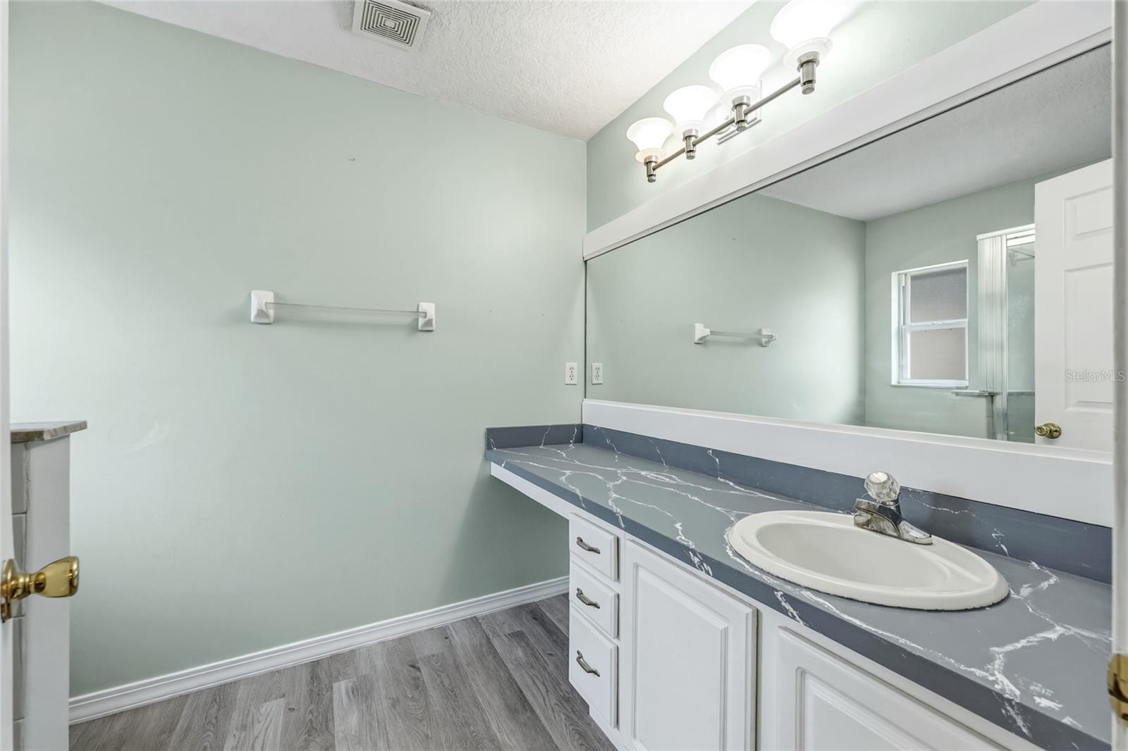 Image 27 of 42 For 109 Marsh Island Circle