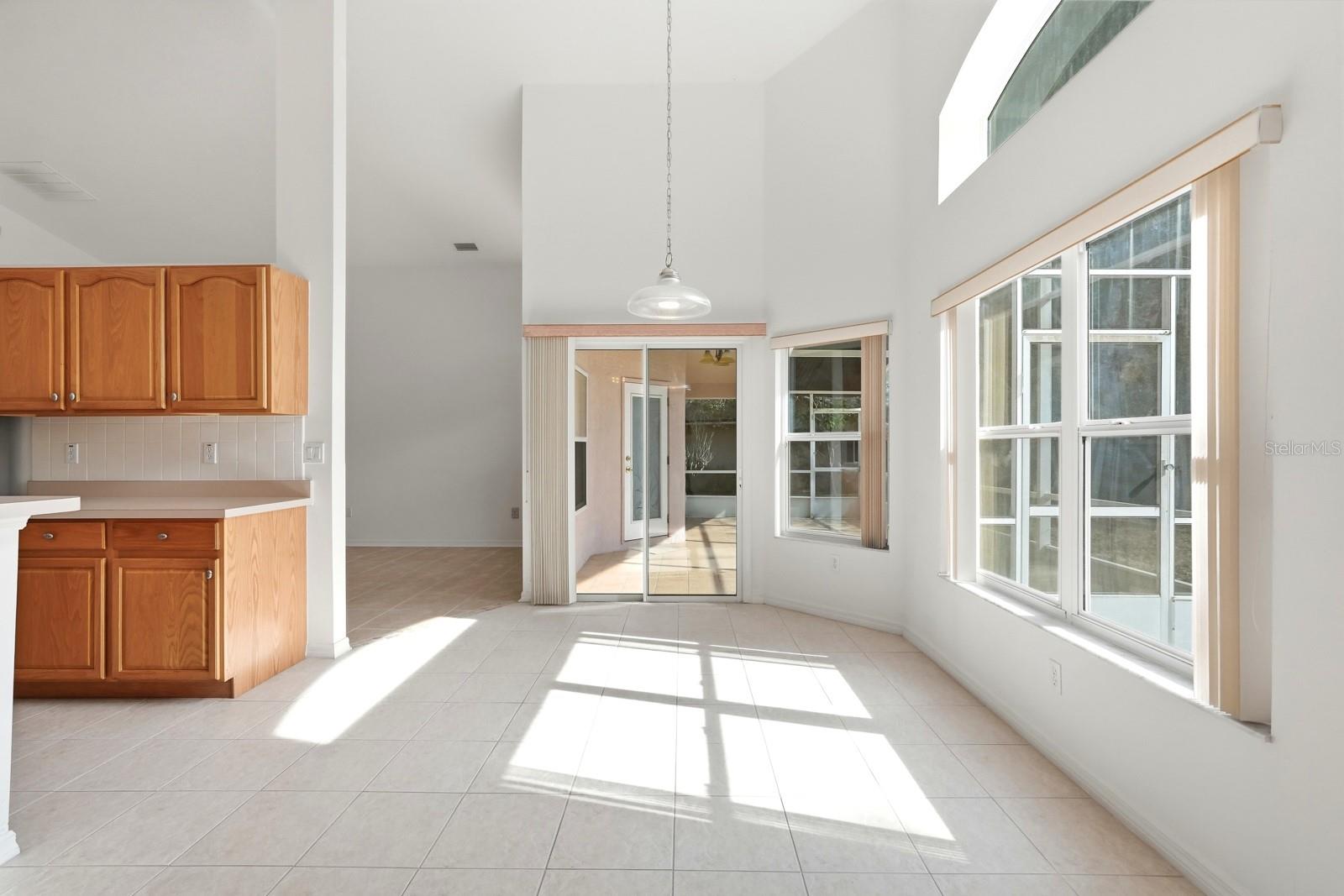 Listing photo id 8 for 20 Wendy Lane