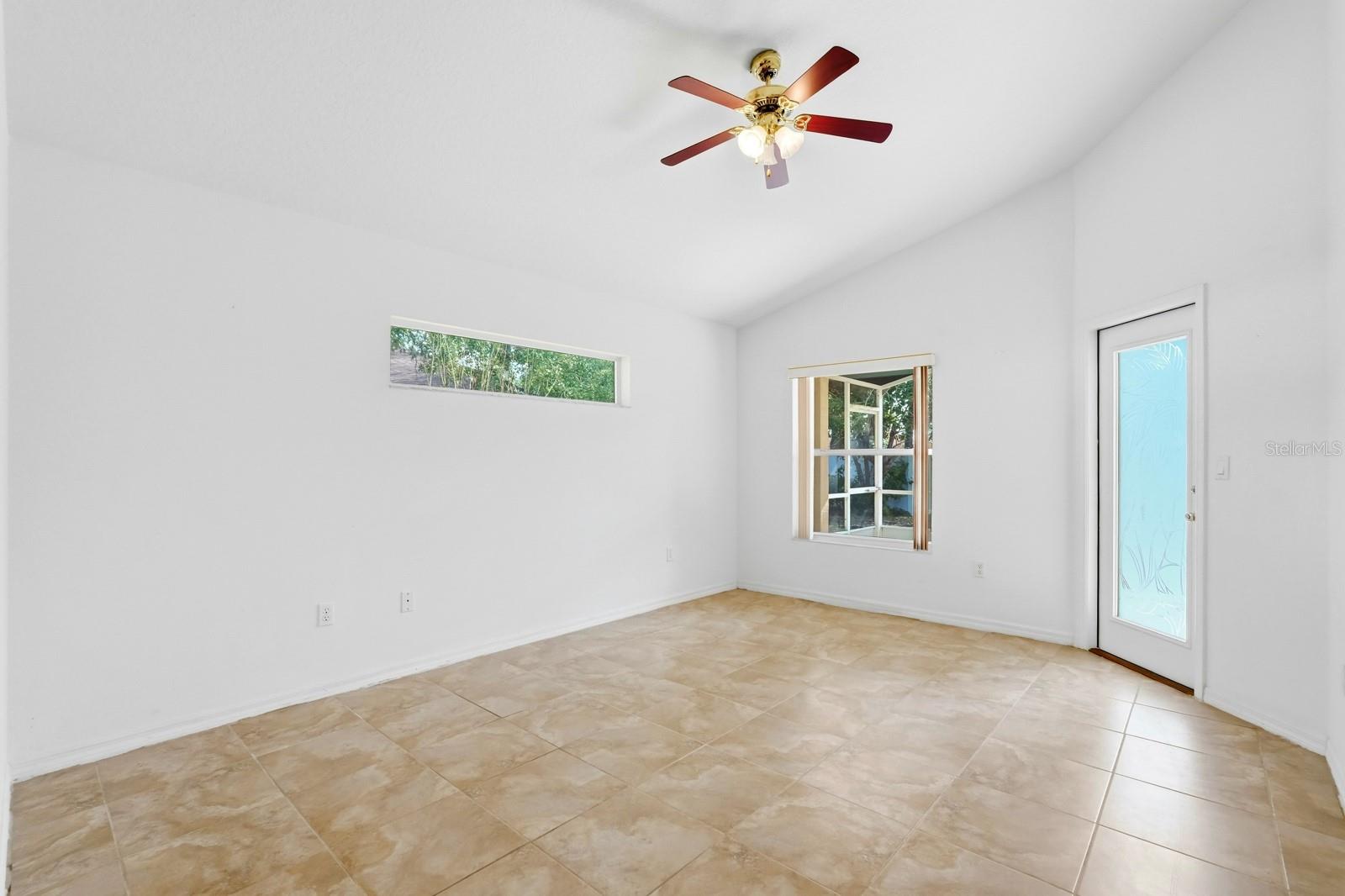 Listing photo id 9 for 20 Wendy Lane