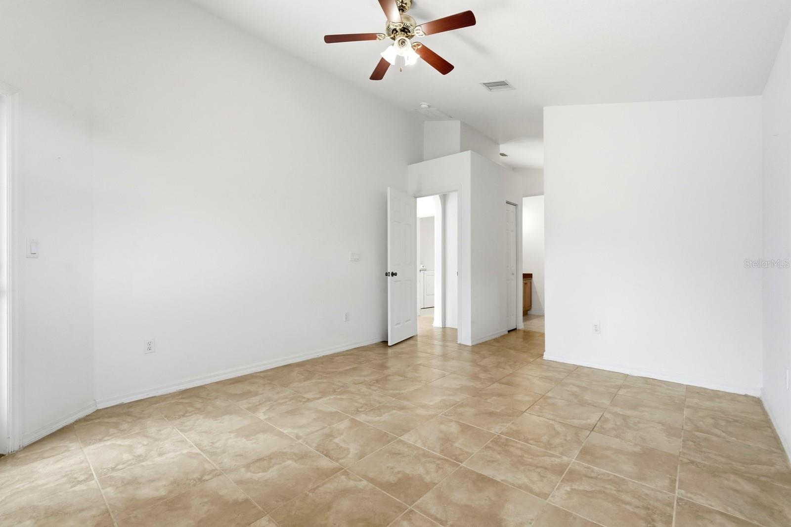 Listing photo id 10 for 20 Wendy Lane