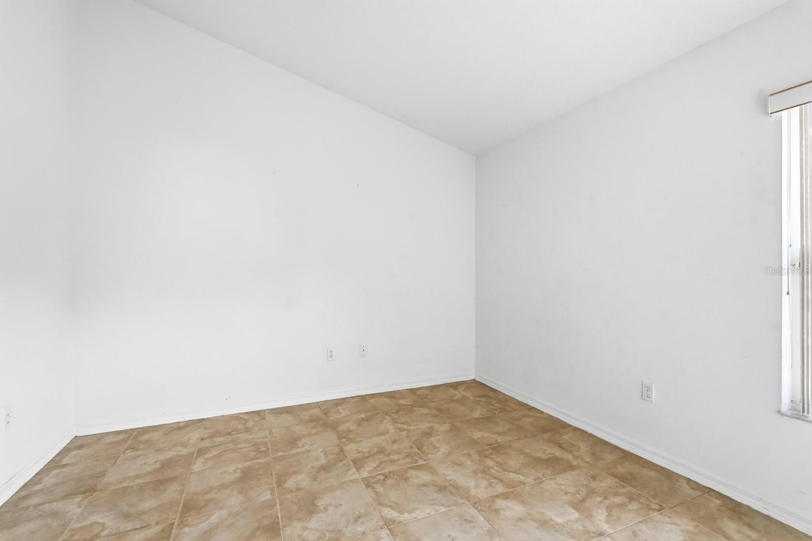 Listing photo id 13 for 20 Wendy Lane