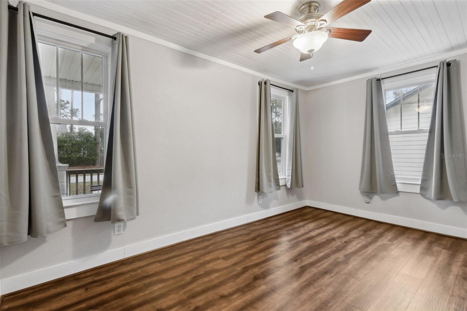 Image 26 of 36 For 1542 Glendale Street