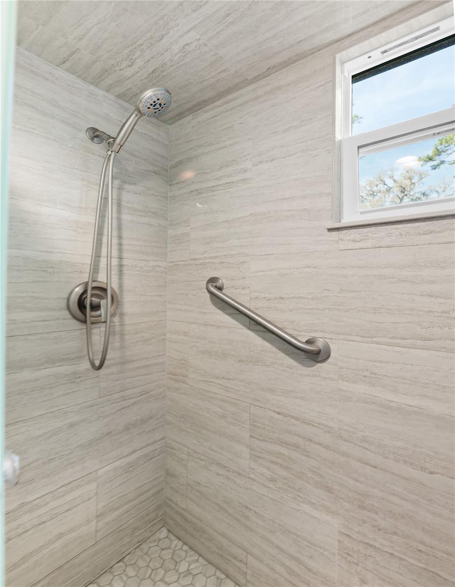 Image 17 of 37 For 11 Fairways Circle 11