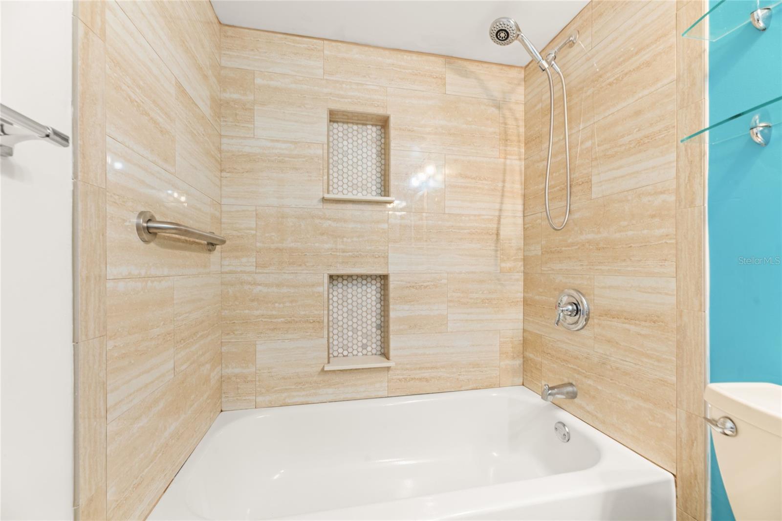 Image 19 of 37 For 11 Fairways Circle 11