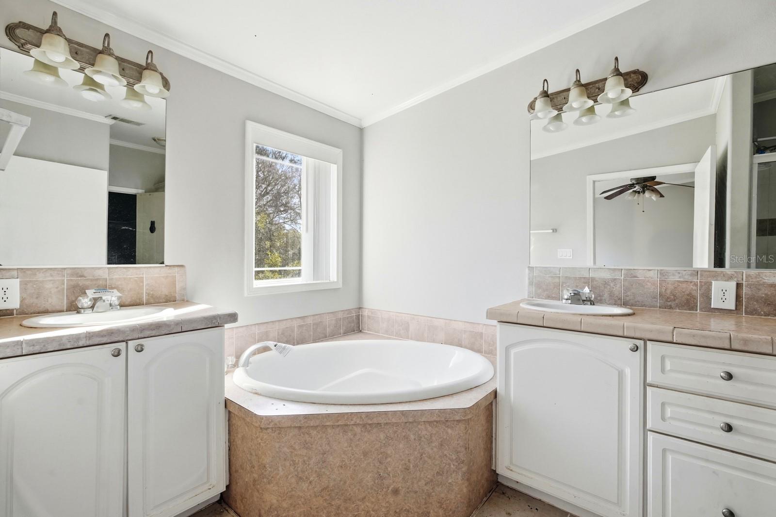 Image 15 of 40 For 4633 Third Avenue