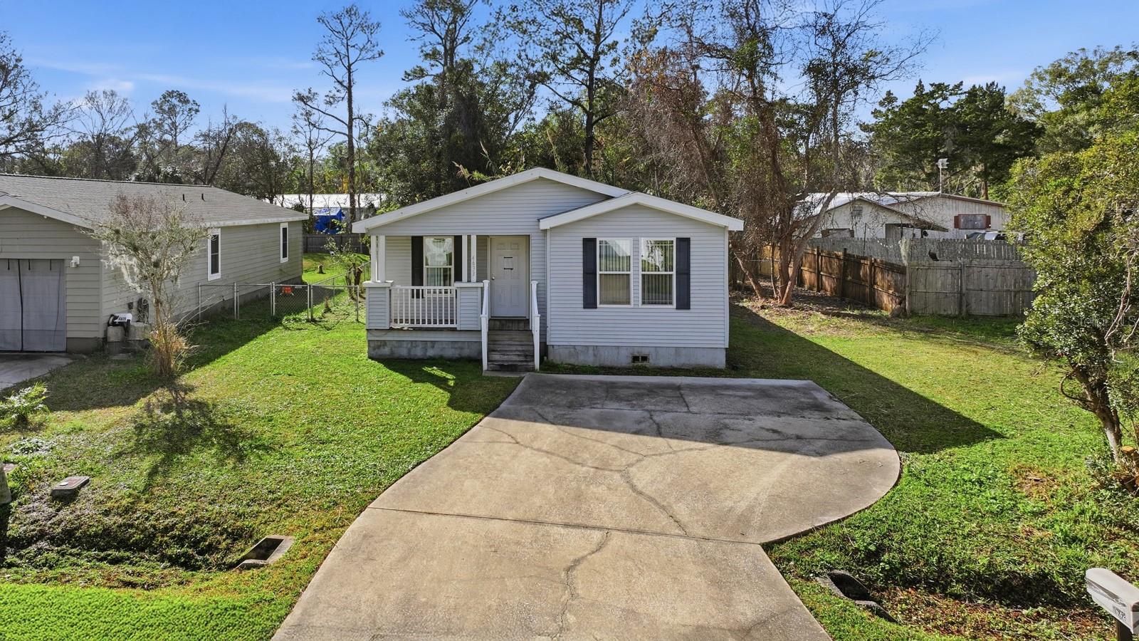 Image 3 of 40 For 4633 Third Avenue