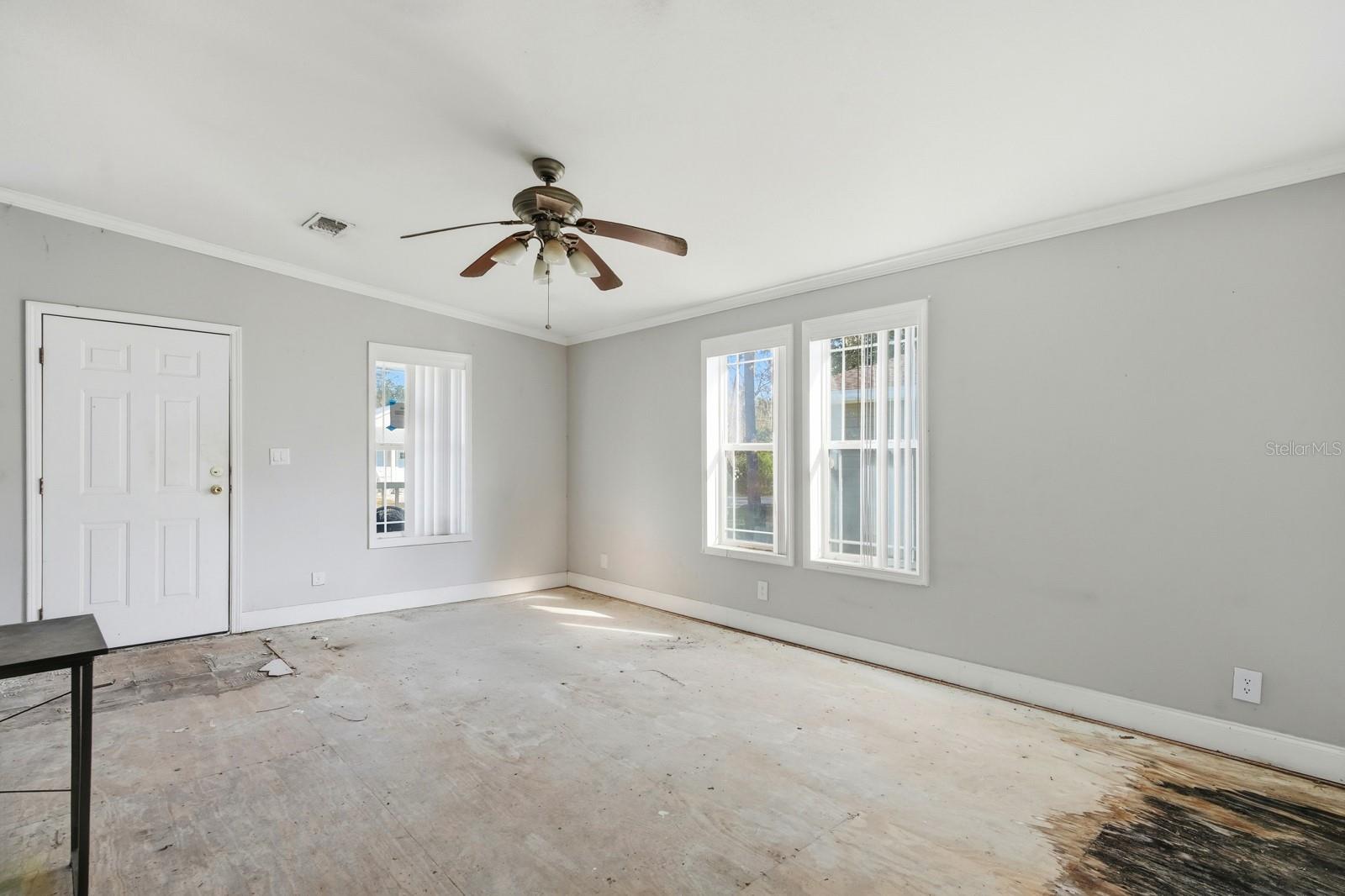 Image 5 of 40 For 4633 Third Avenue