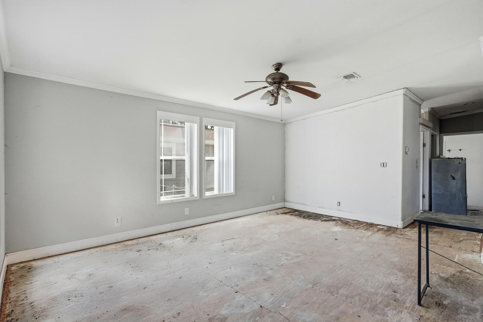 Image 6 of 40 For 4633 Third Avenue