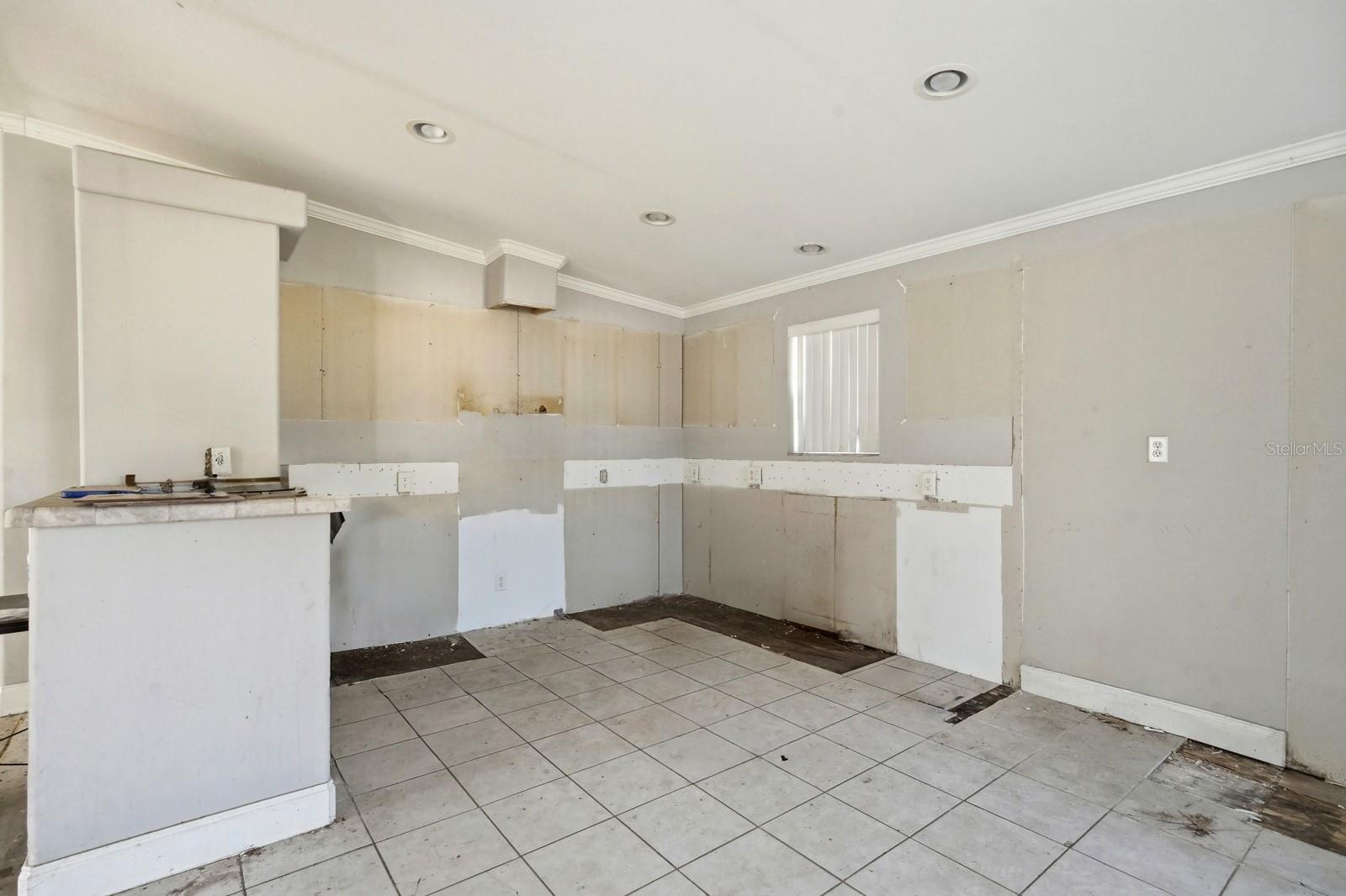 Image 8 of 40 For 4633 Third Avenue