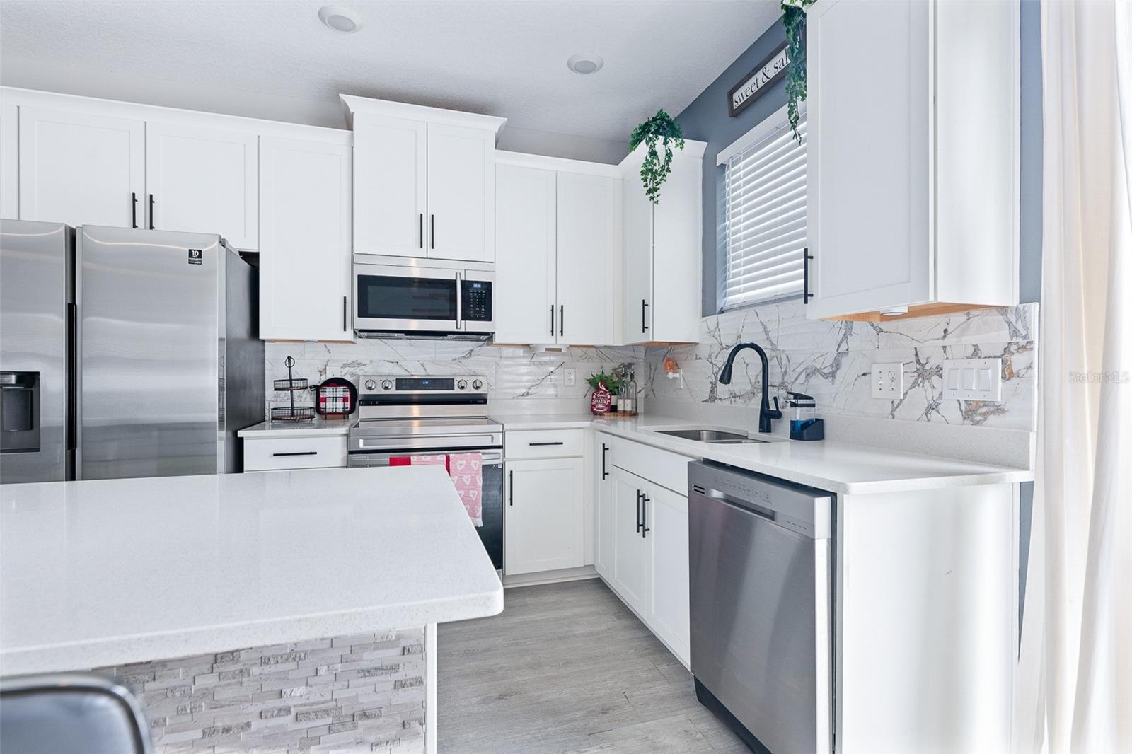 Image 10 of 34 For 113 Plumosus Park Dr