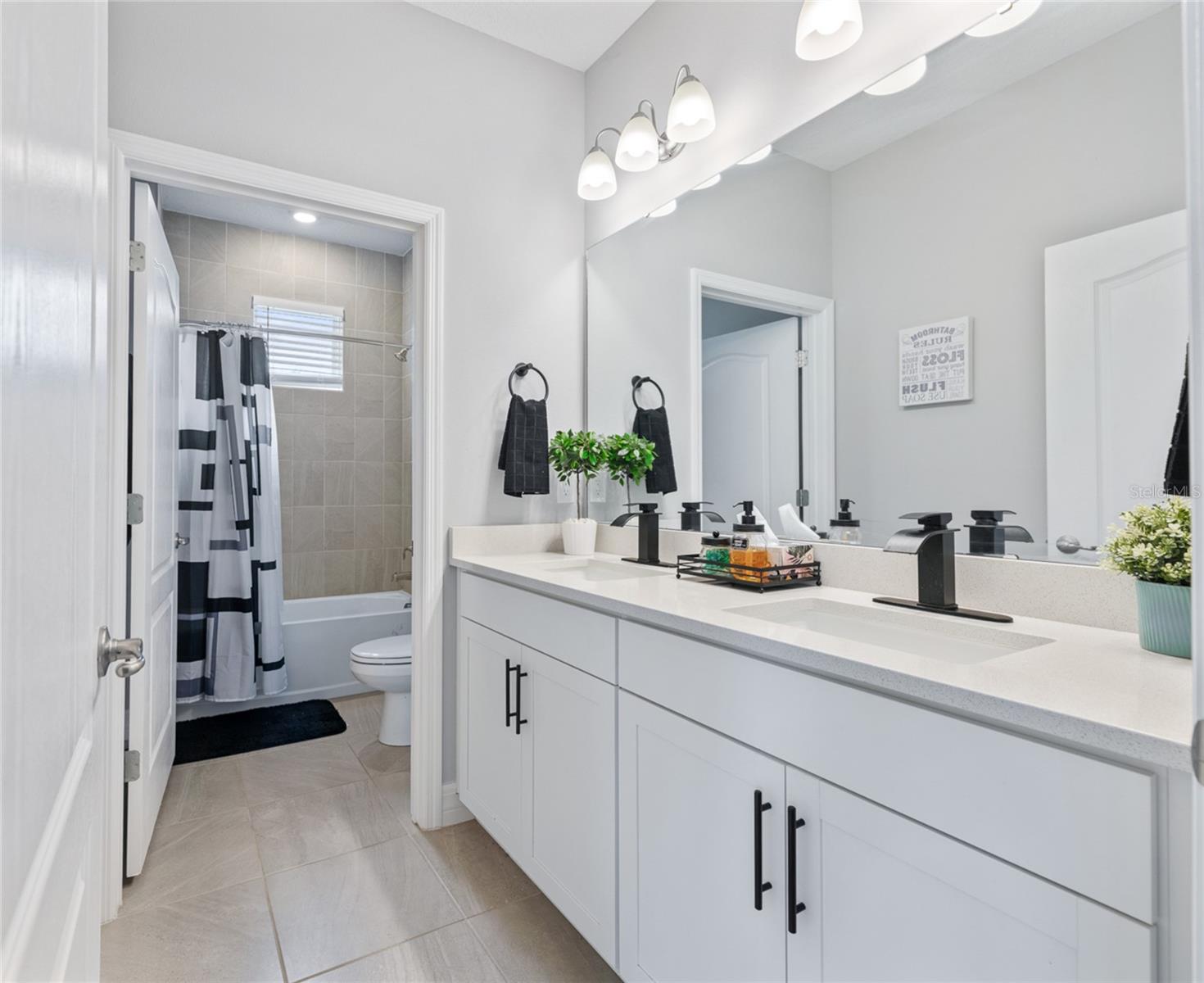 Image 20 of 34 For 113 Plumosus Park Dr