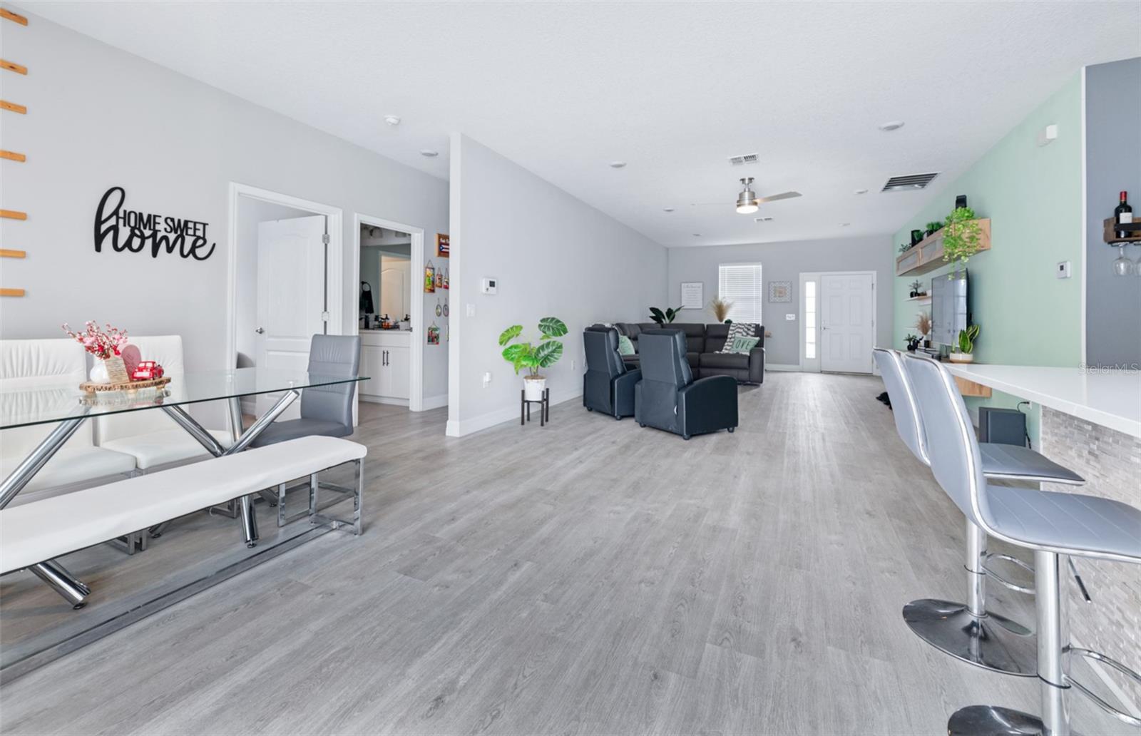 Image 3 of 34 For 113 Plumosus Park Dr