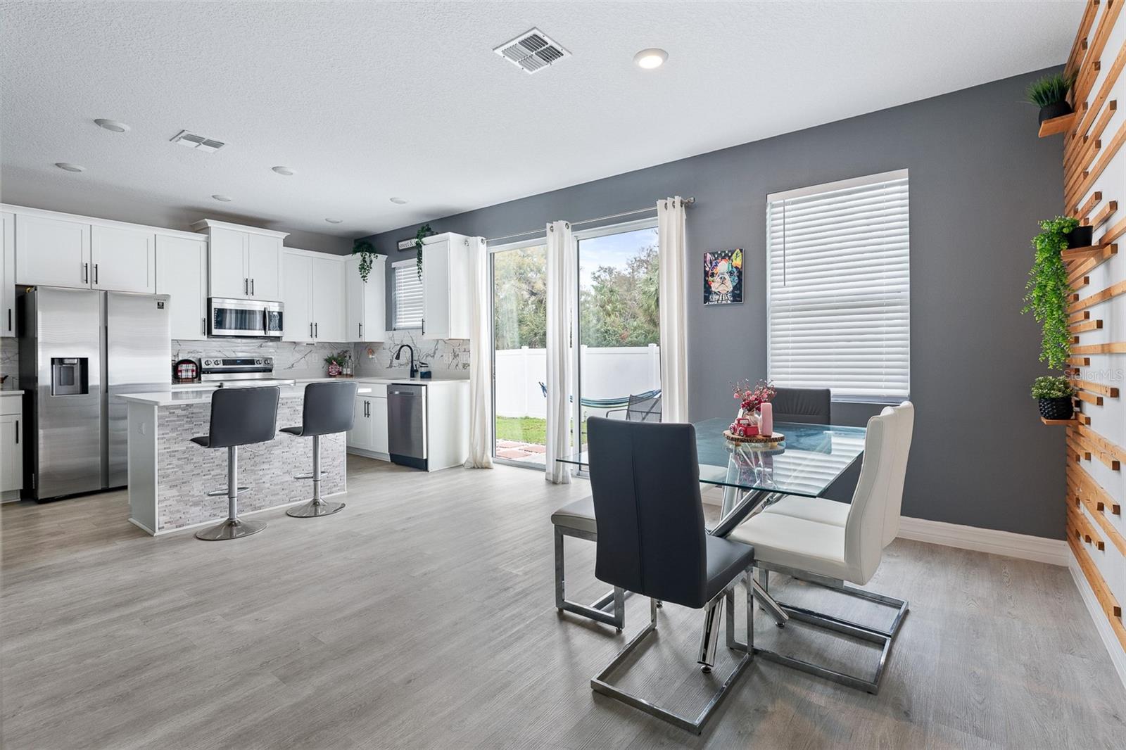 Image 6 of 34 For 113 Plumosus Park Dr