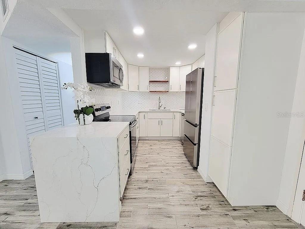 Image 4 of 34 For 1415 Ocean Shore Boulevard 807