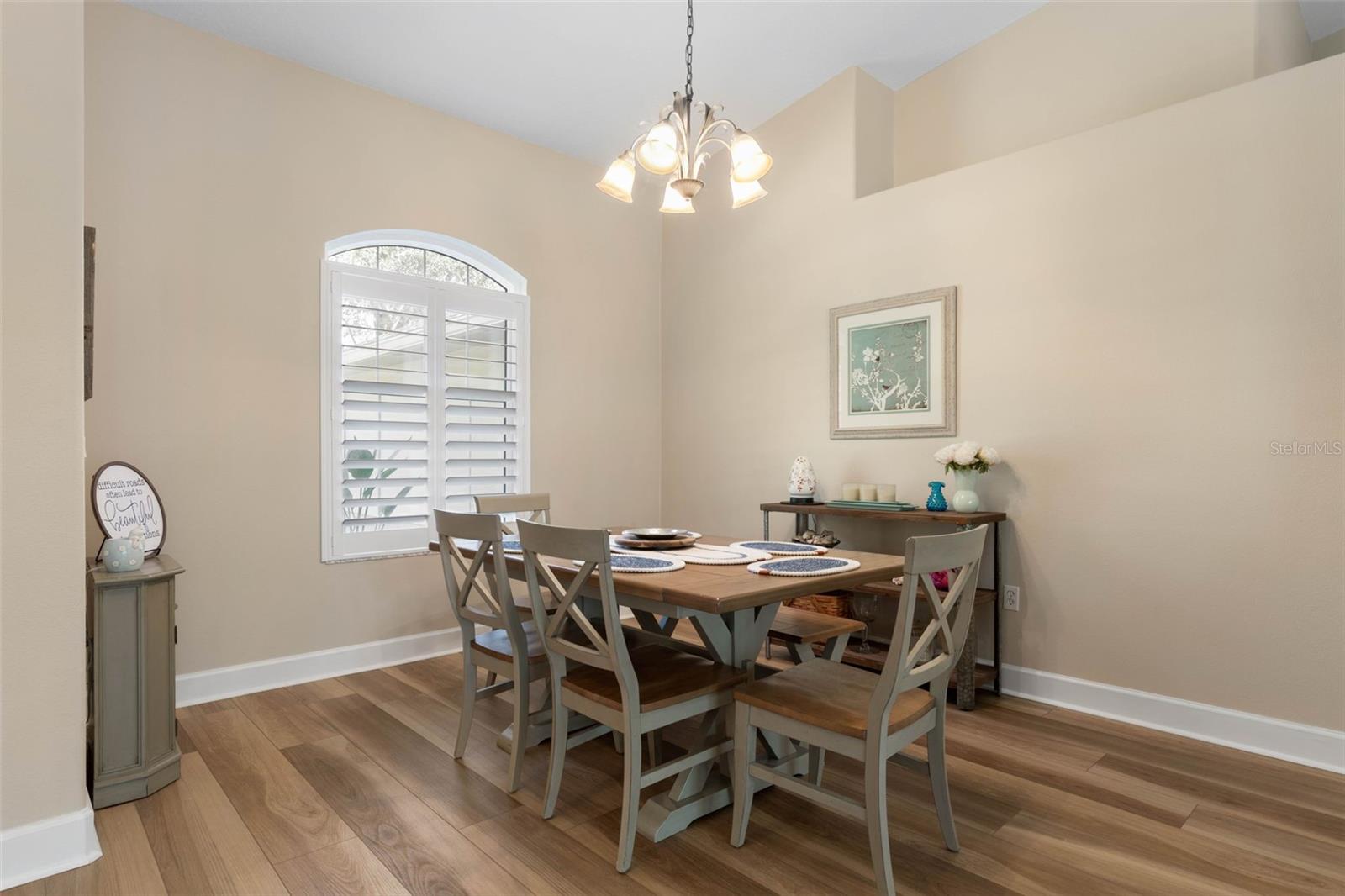 Image 16 of 91 For 2 Oscelot Court