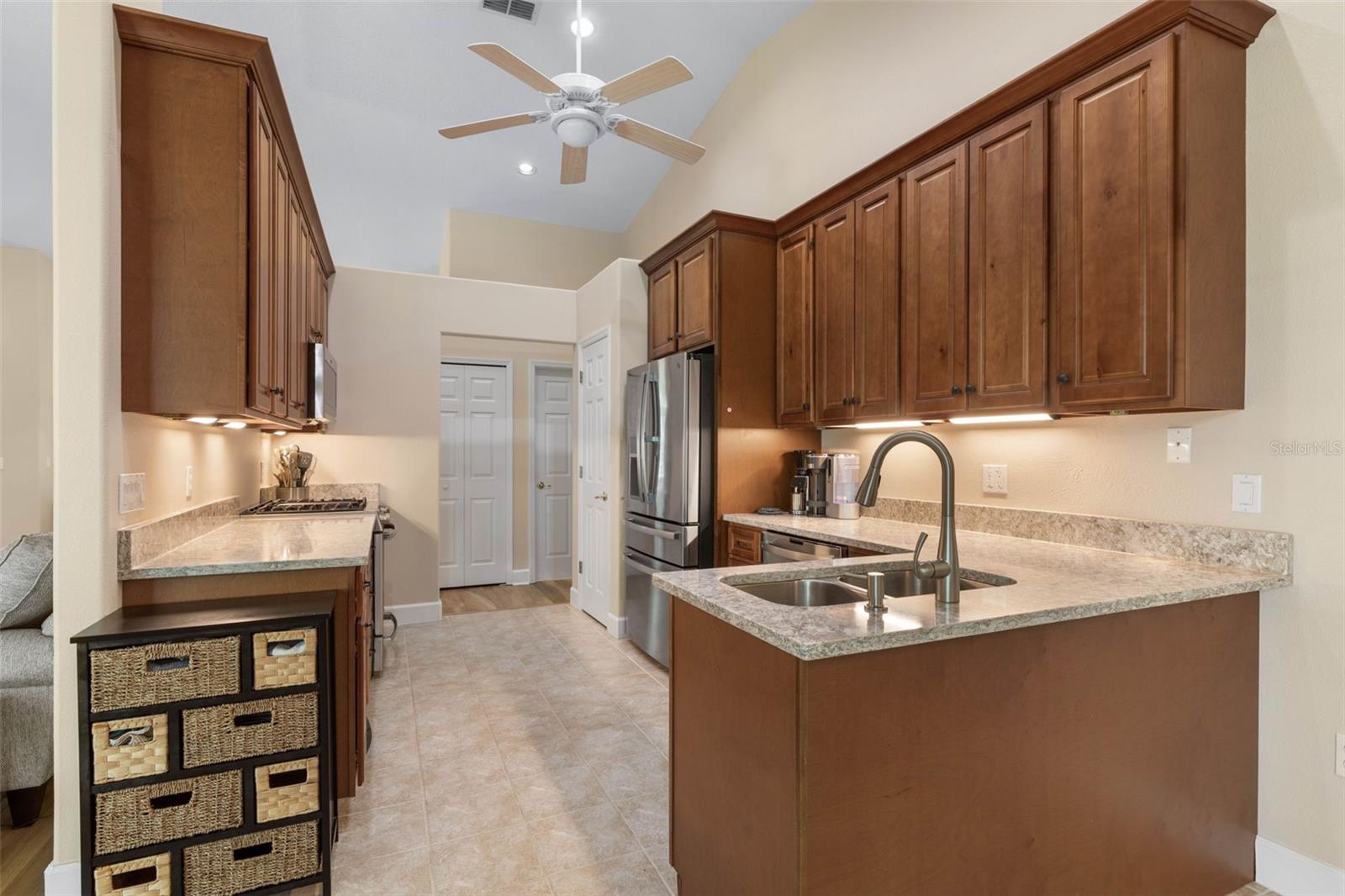 Image 17 of 91 For 2 Oscelot Court