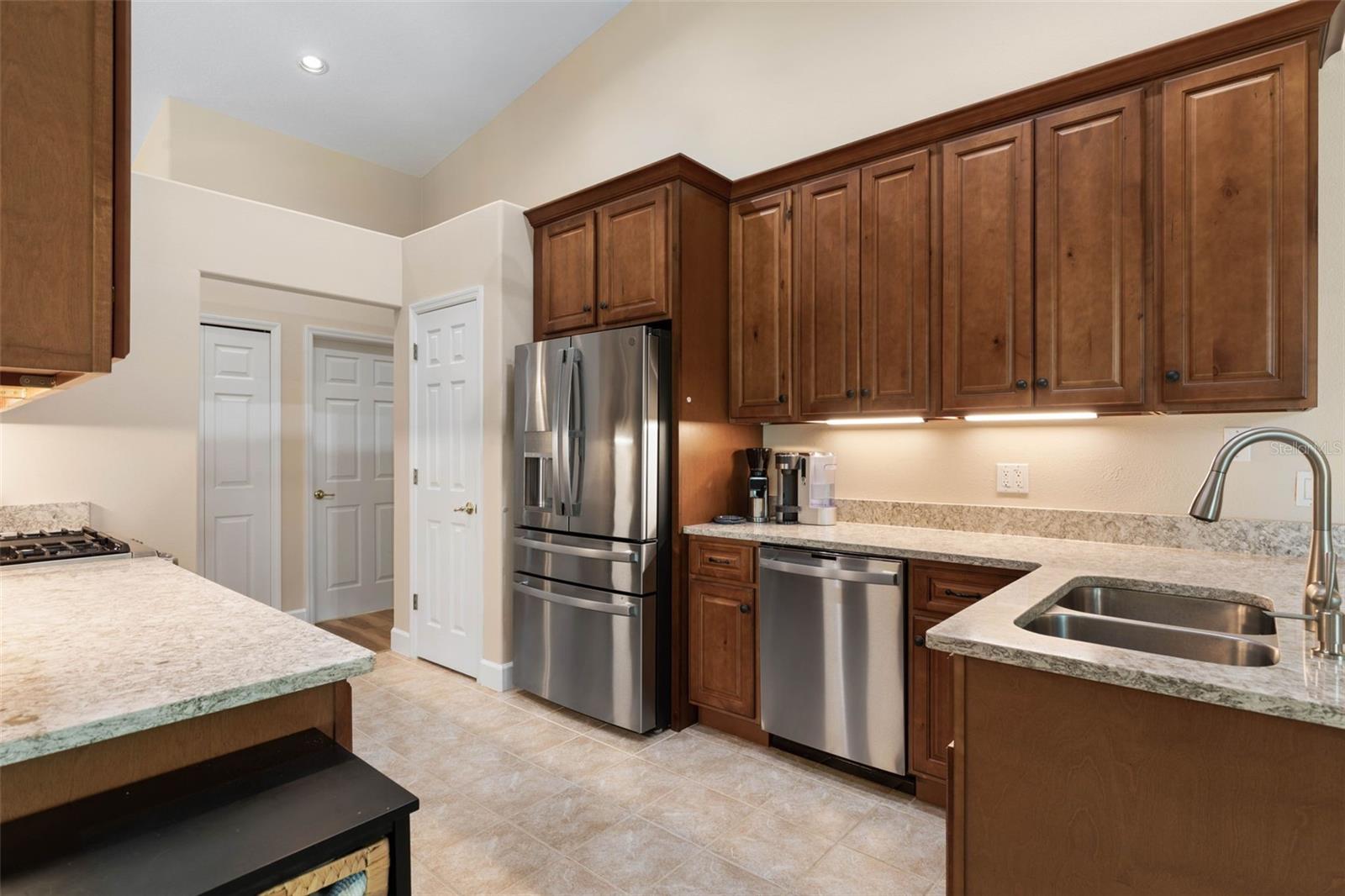 Image 19 of 91 For 2 Oscelot Court