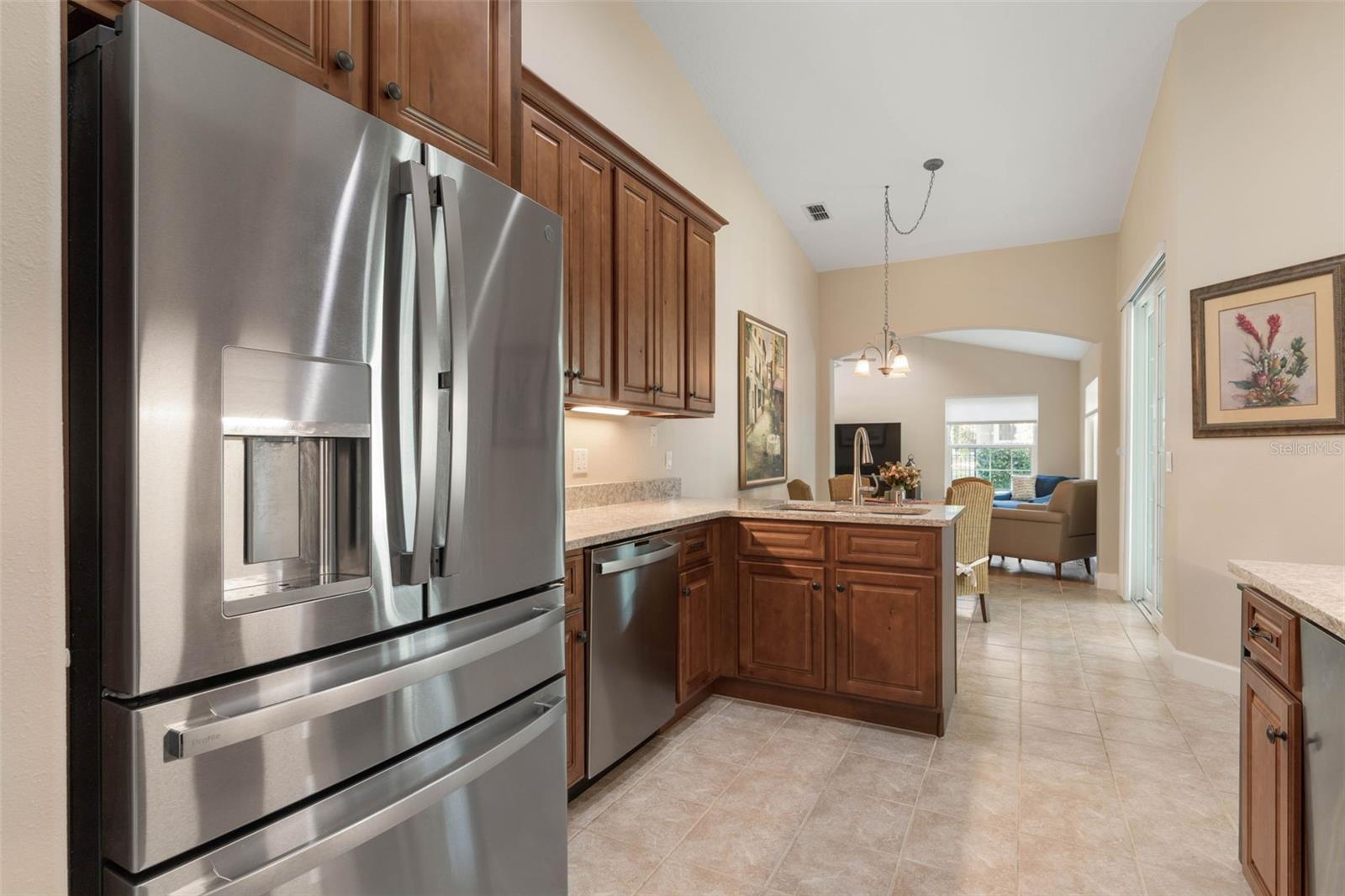 Image 21 of 91 For 2 Oscelot Court