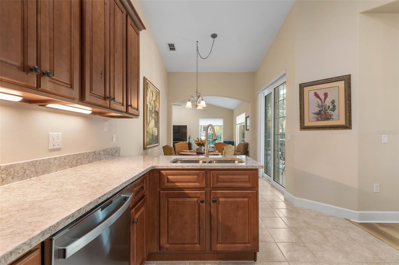 Image 22 of 91 For 2 Oscelot Court