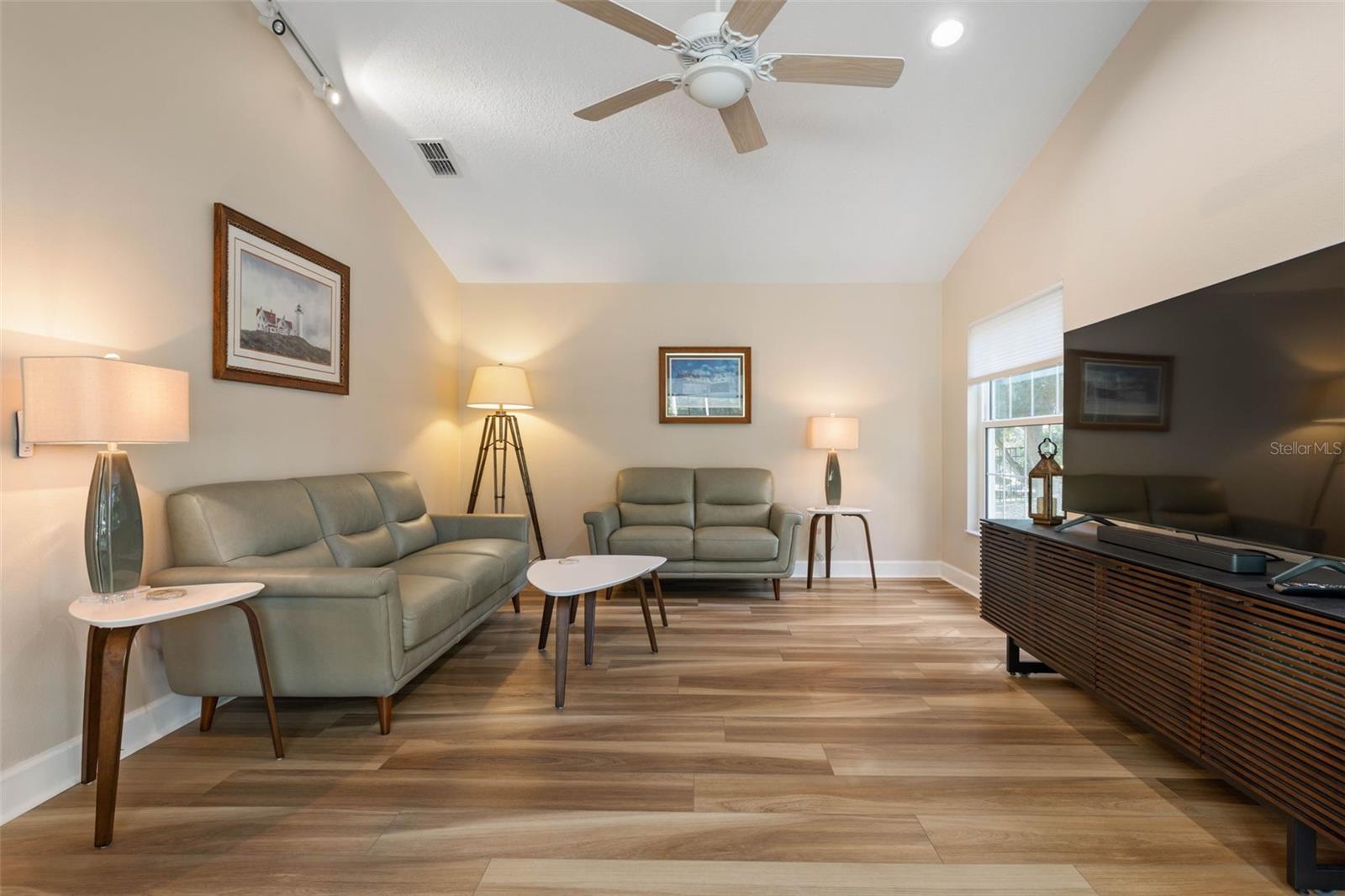 Image 25 of 91 For 2 Oscelot Court