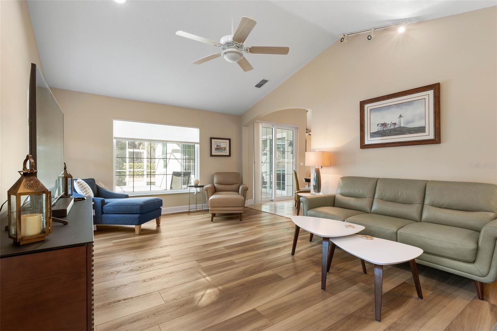 Image 26 of 91 For 2 Oscelot Court