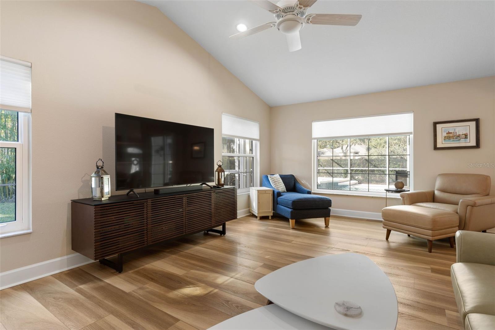 Image 27 of 91 For 2 Oscelot Court