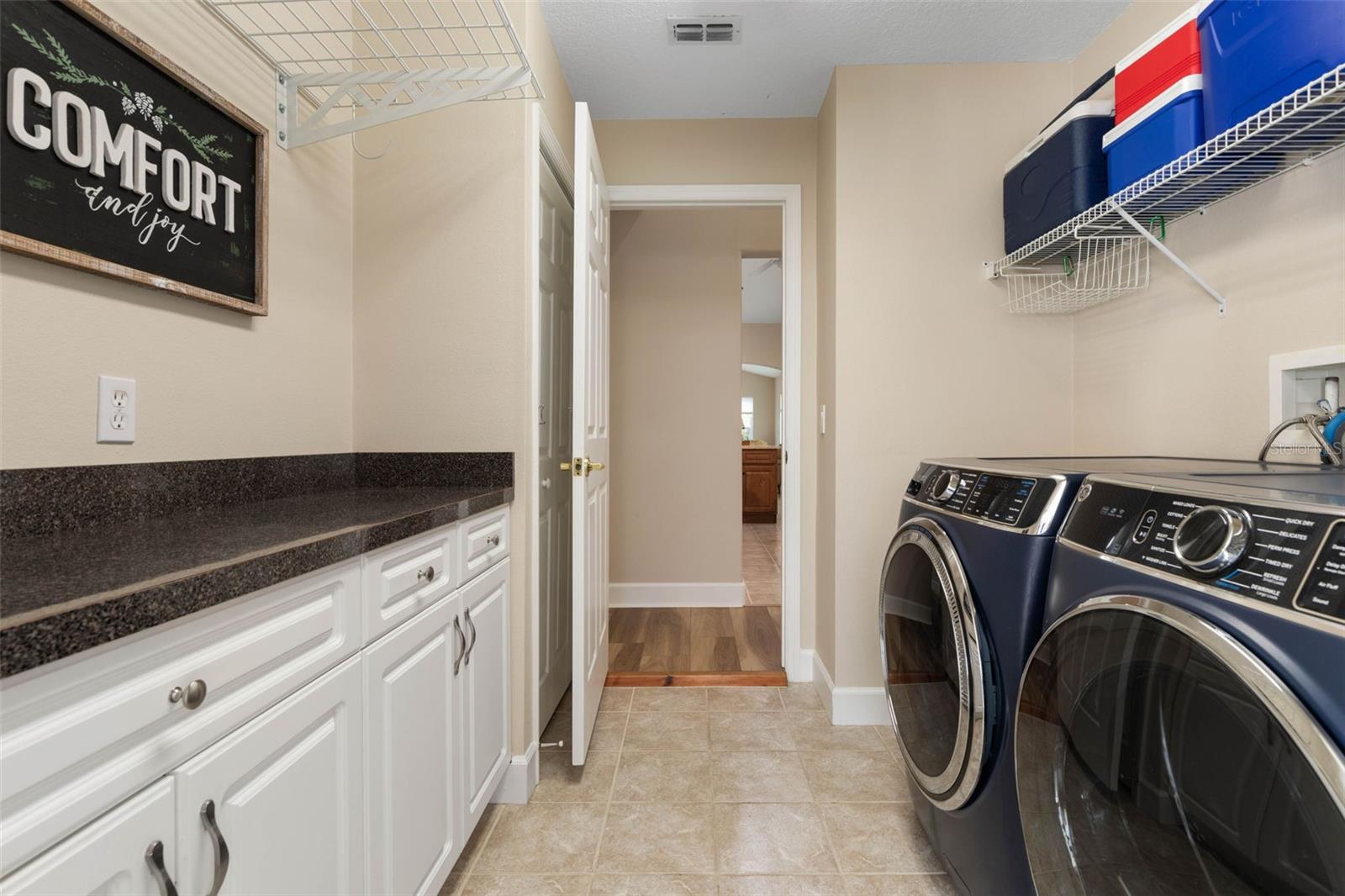 Image 52 of 91 For 2 Oscelot Court