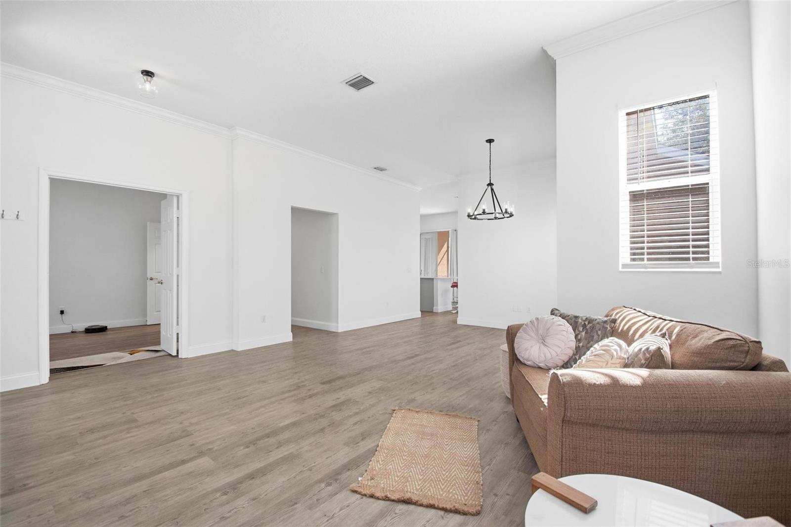 Image 5 of 84 For 9 Saint Andrews Court