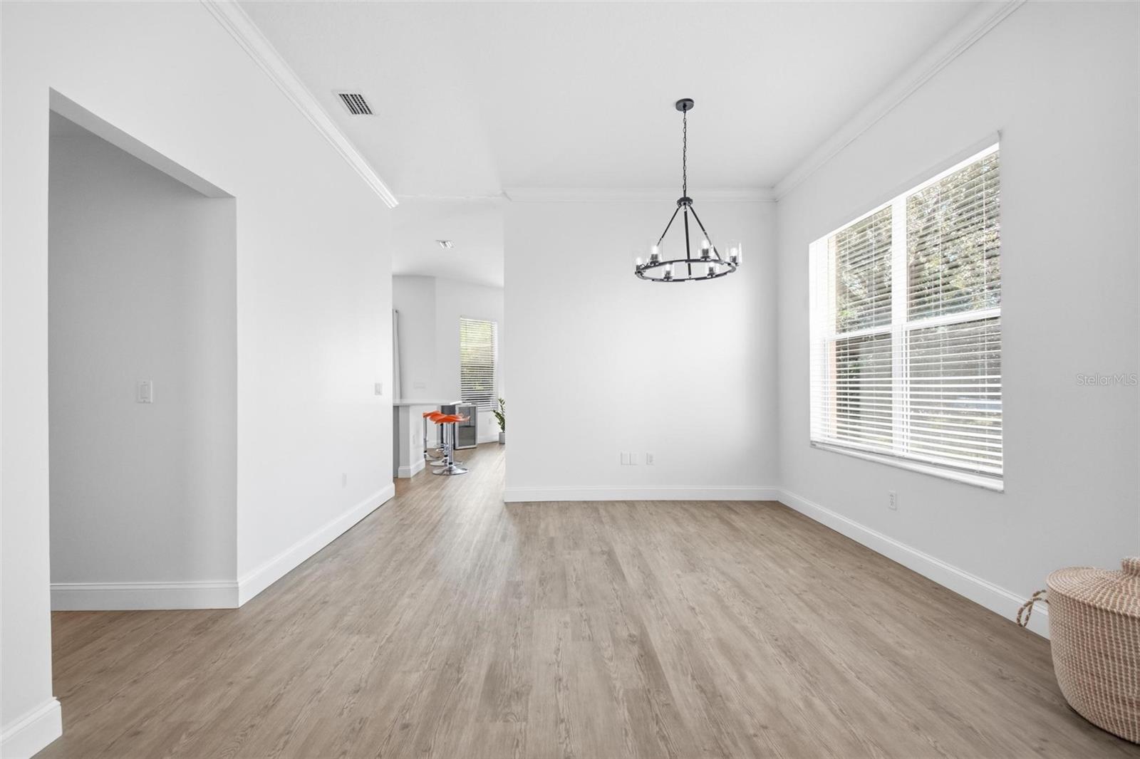 Image 7 of 84 For 9 Saint Andrews Court