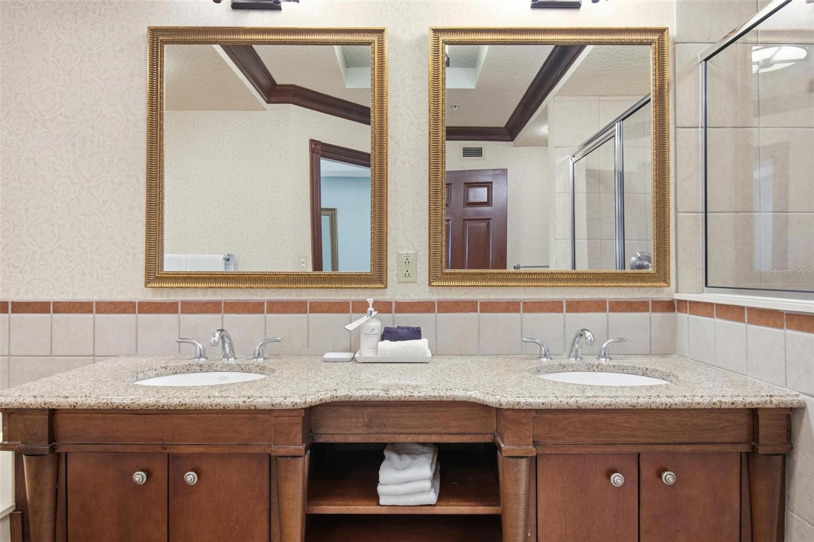 Image 18 of 56 For 200 Ocean Crest Drive 635