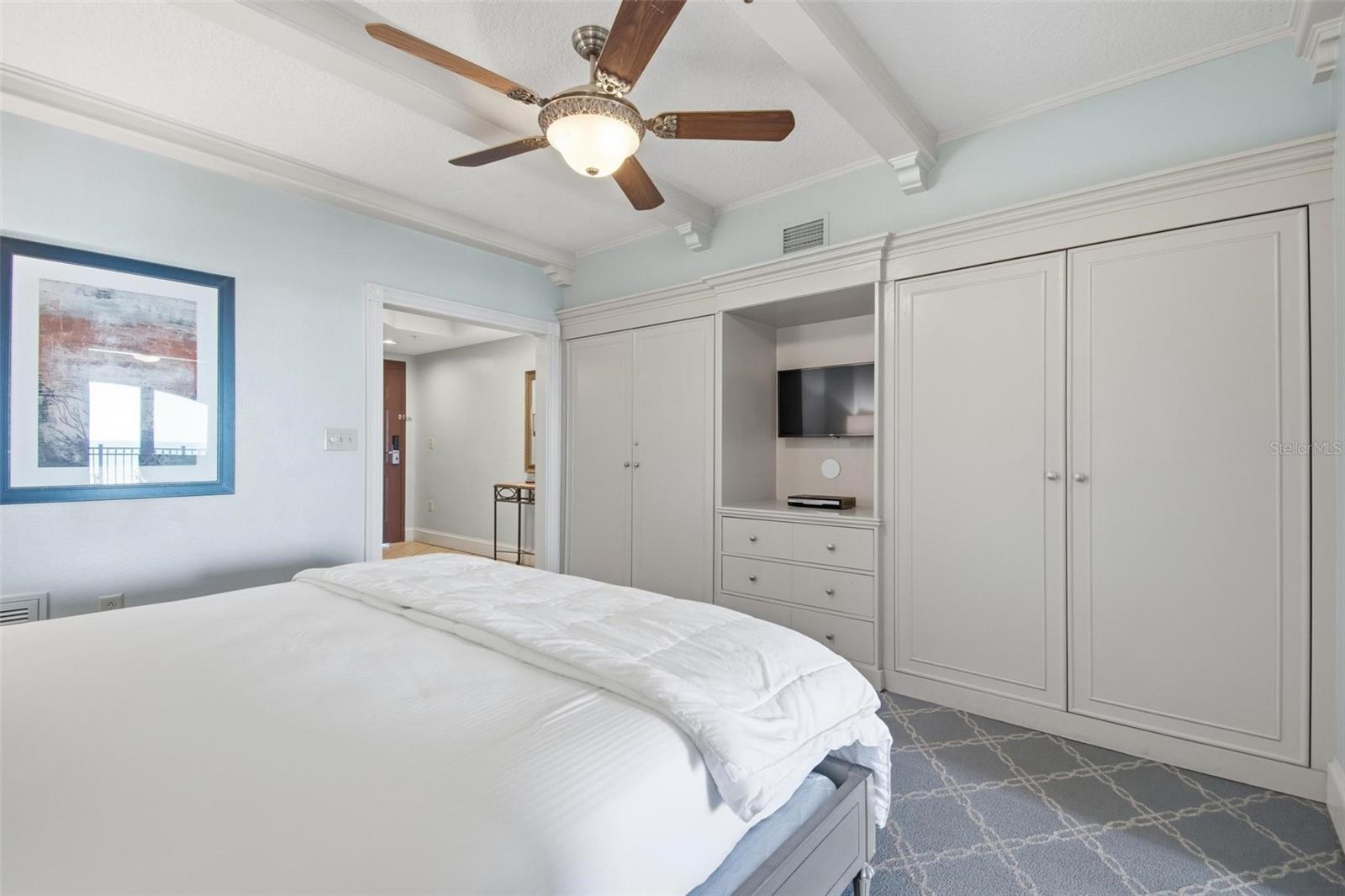 Image 8 of 56 For 200 Ocean Crest Drive 635