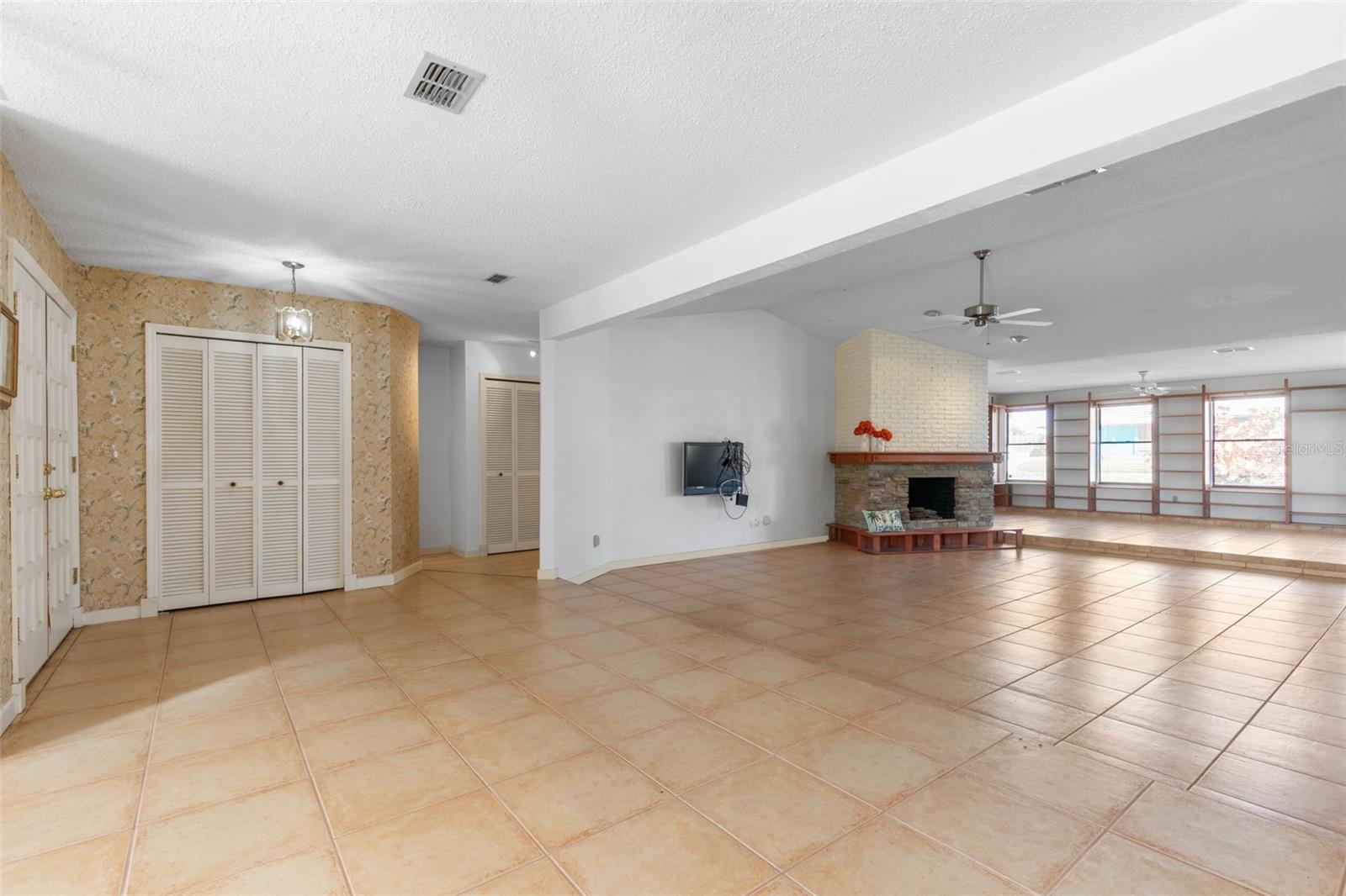 Image 15 of 59 For 3203 John Anderson Drive