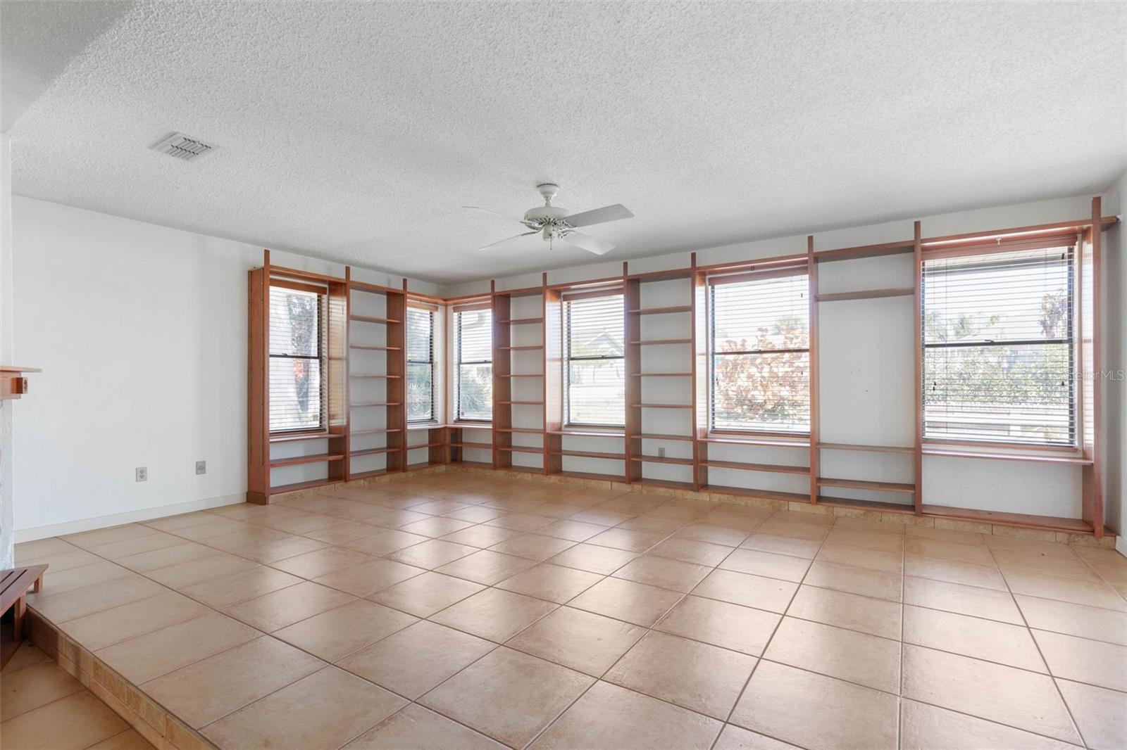 Image 17 of 59 For 3203 John Anderson Drive